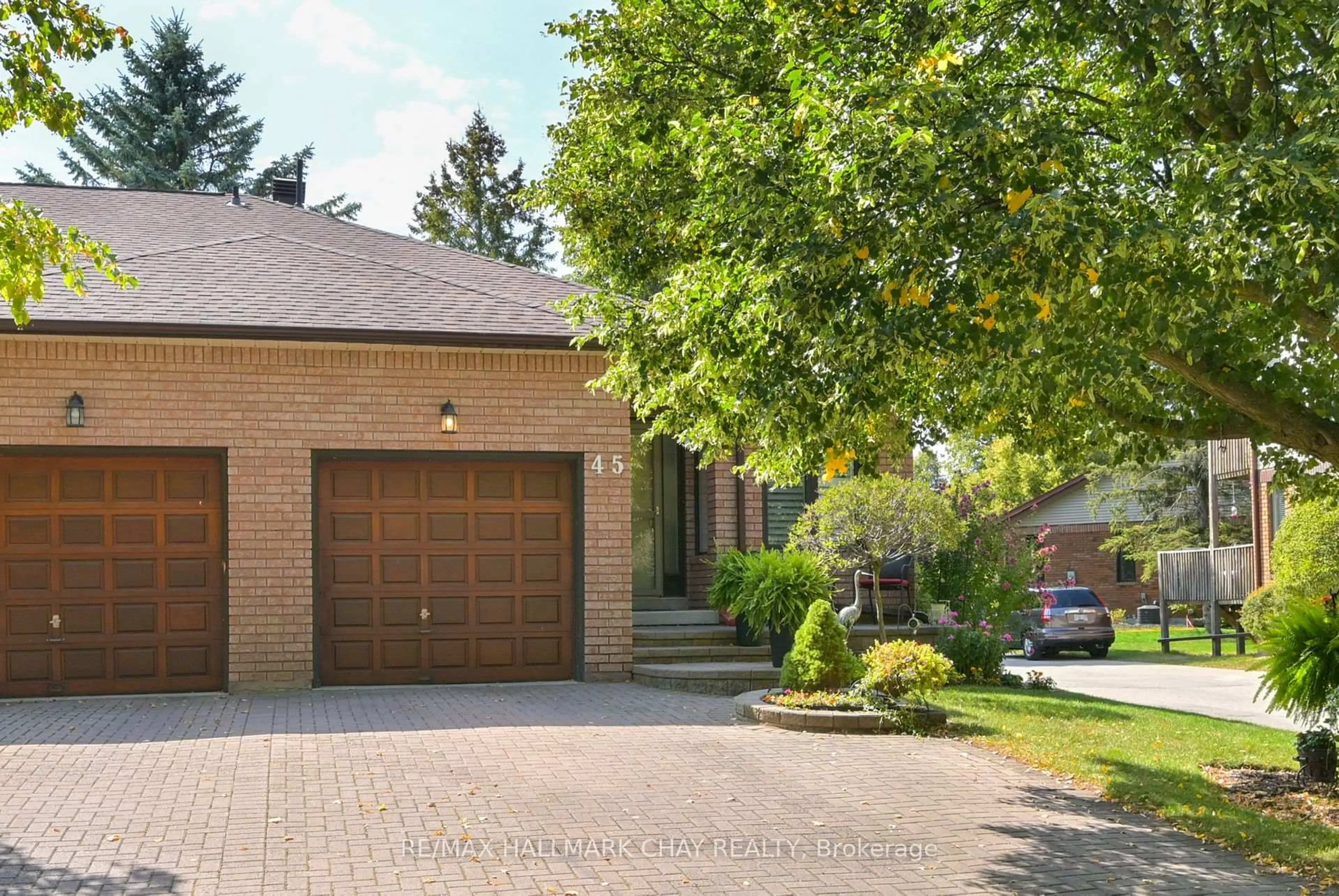 Home with brick exterior material, street for 45 Green Briar Rd, New Tecumseth Ontario L9R 1R6