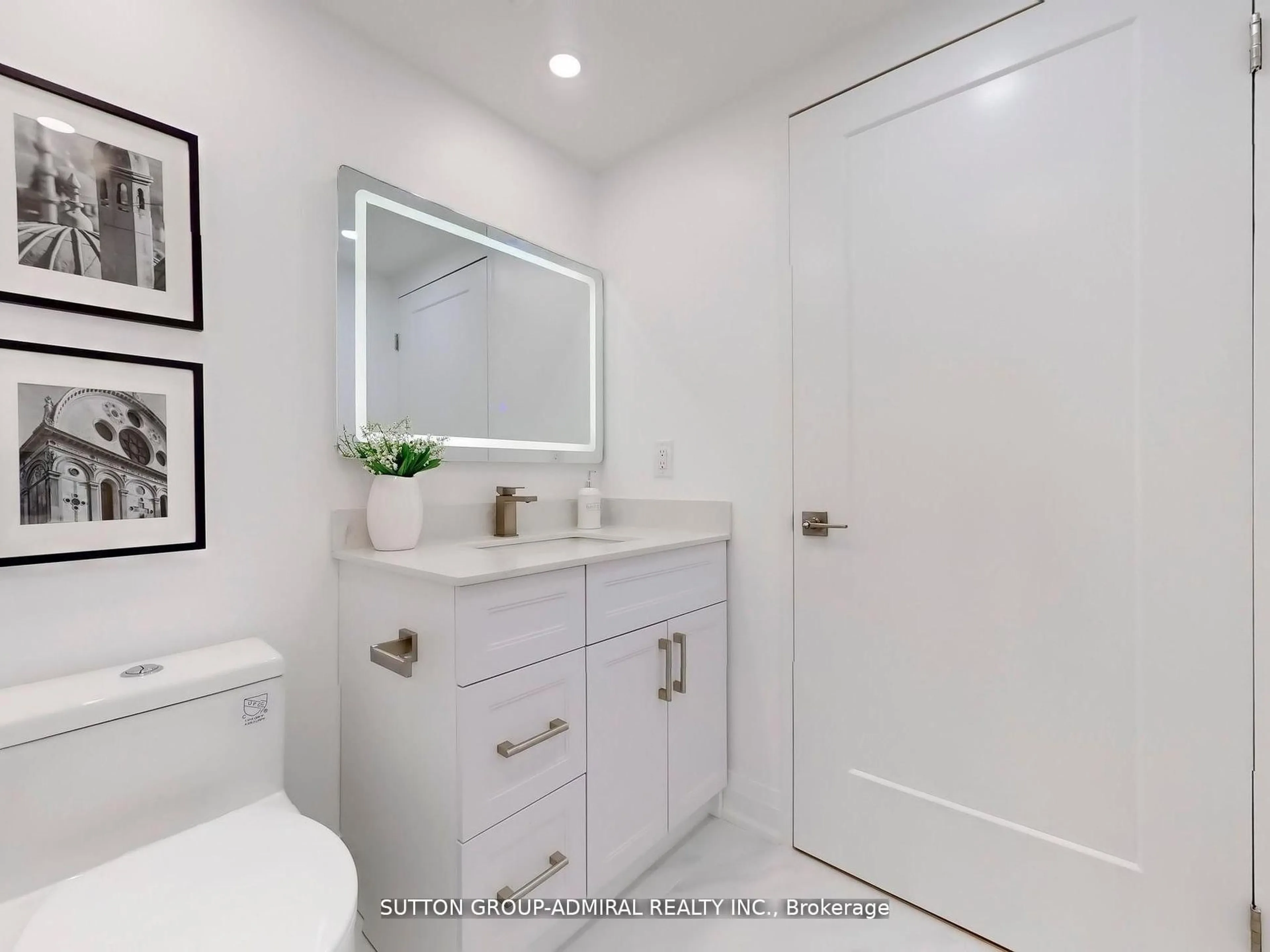 Contemporary bathroom, ceramic/tile floor for 11 Townsgate Dr #401, Vaughan Ontario L4J 8G4