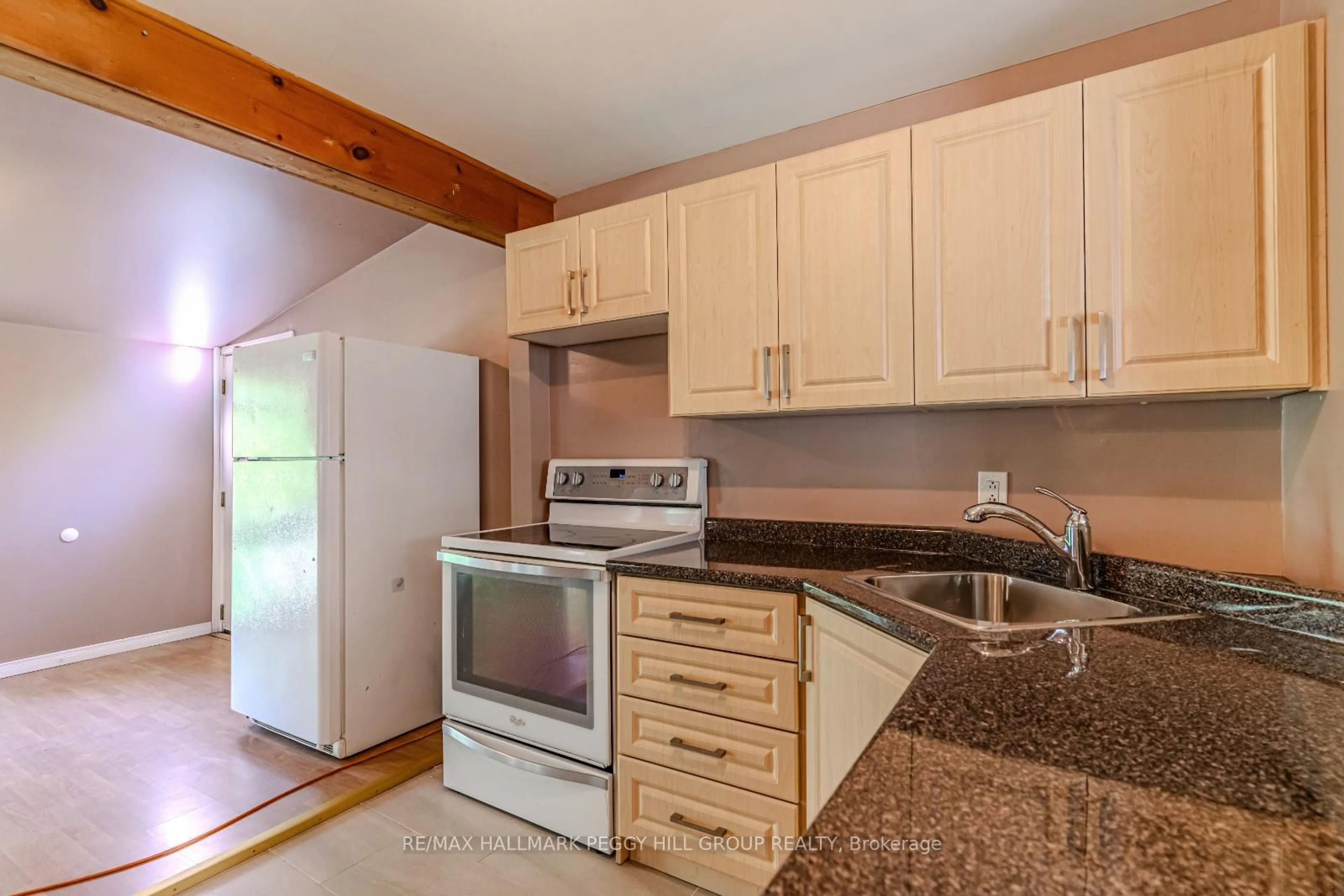 Standard kitchen, wood/laminate floor for 2125 Willard Ave, Innisfil Ontario L9S 2C2