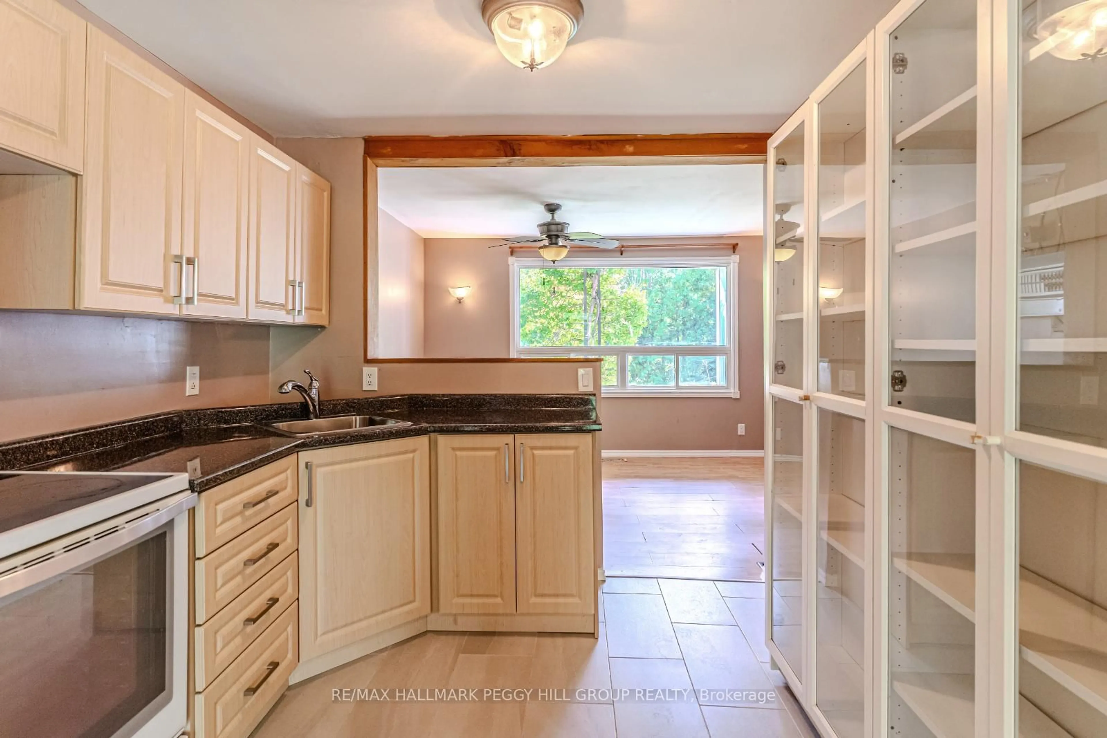 Open concept kitchen, ceramic/tile floor for 2125 Willard Ave, Innisfil Ontario L9S 2C2