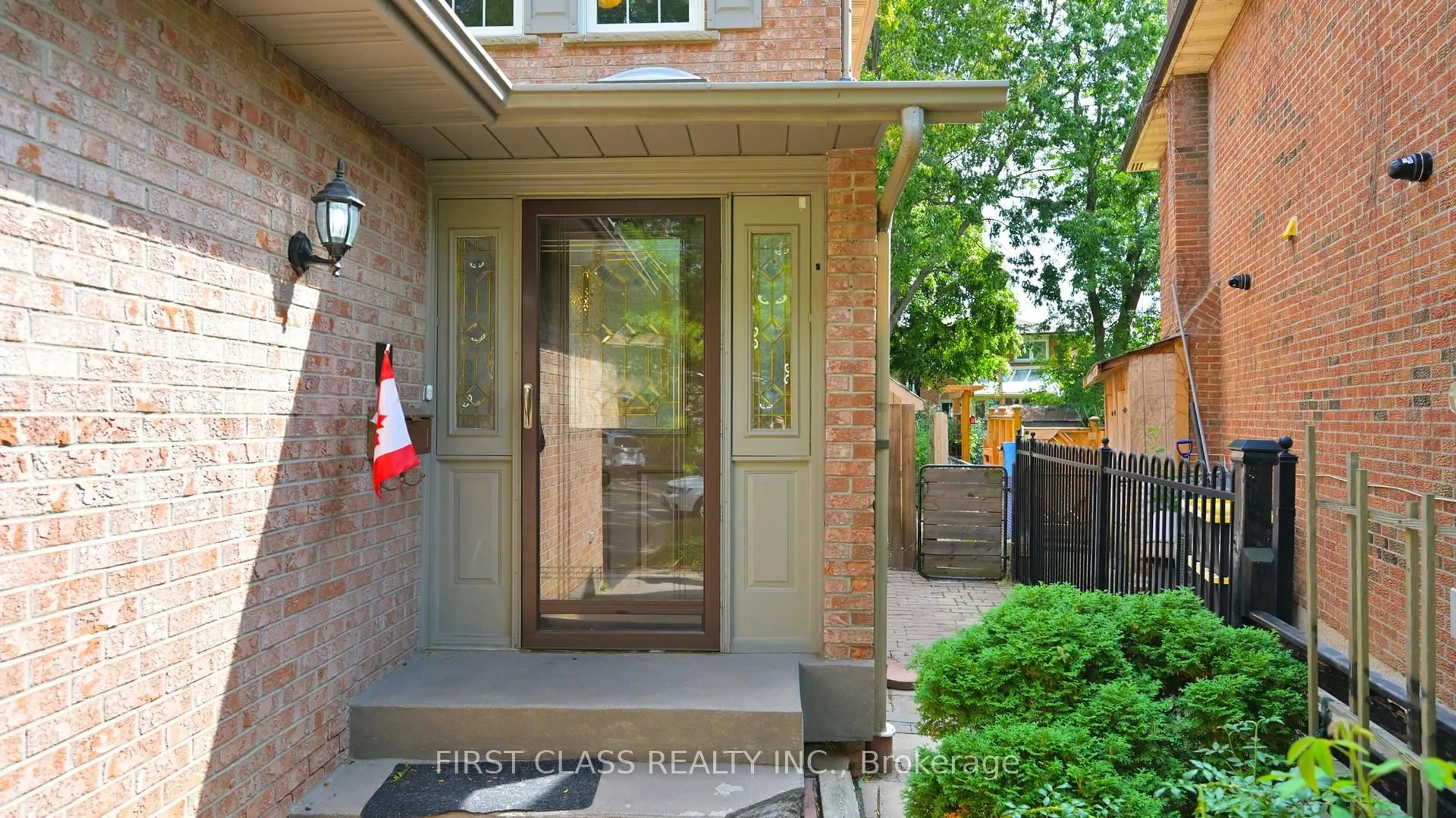 Home with brick exterior material, street for 31 Richwood Dr, Markham Ontario L3P 3Y7