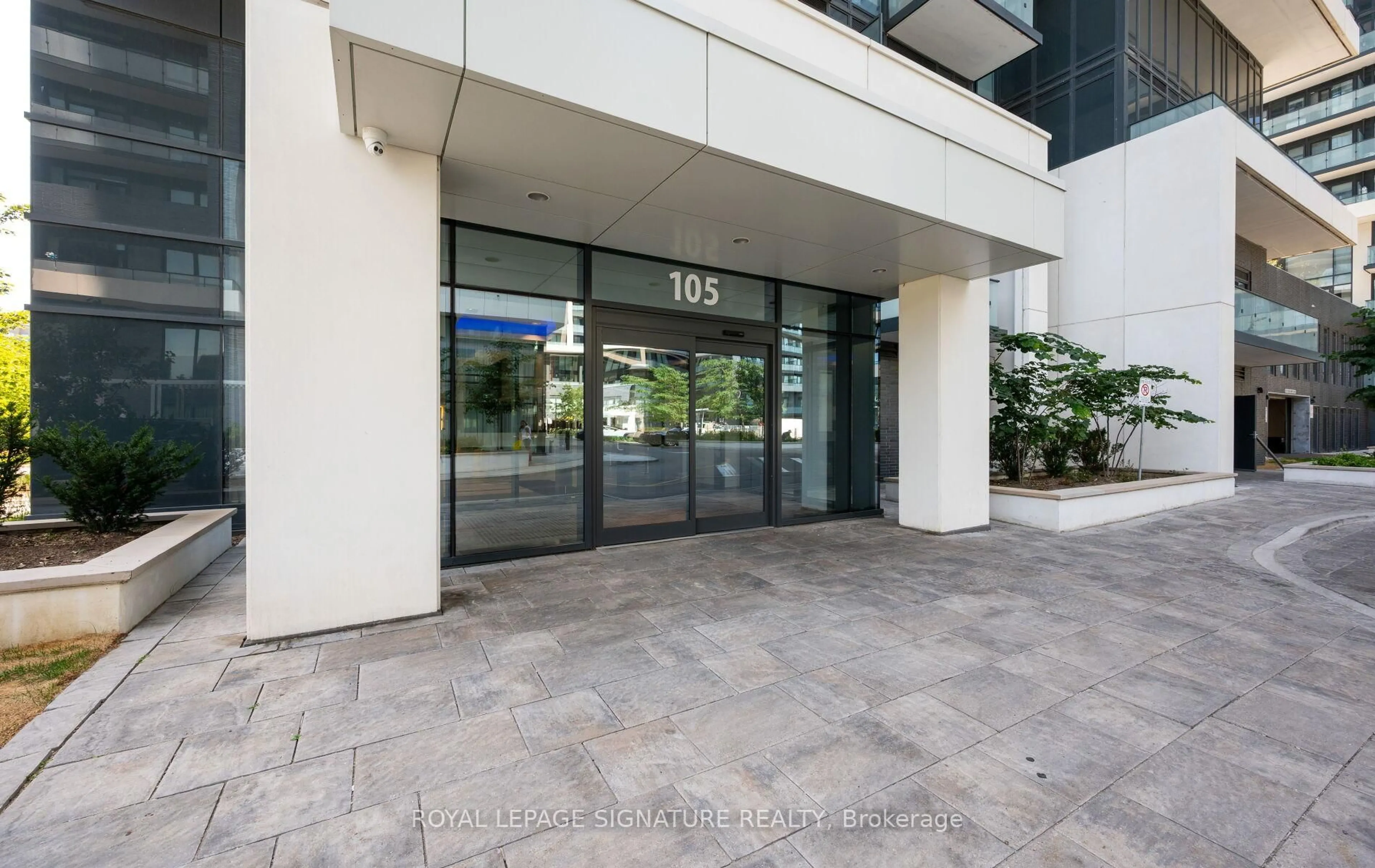 Indoor foyer for 105 Oneida Cres #PH07, Richmond Hill Ontario L4B 0H6