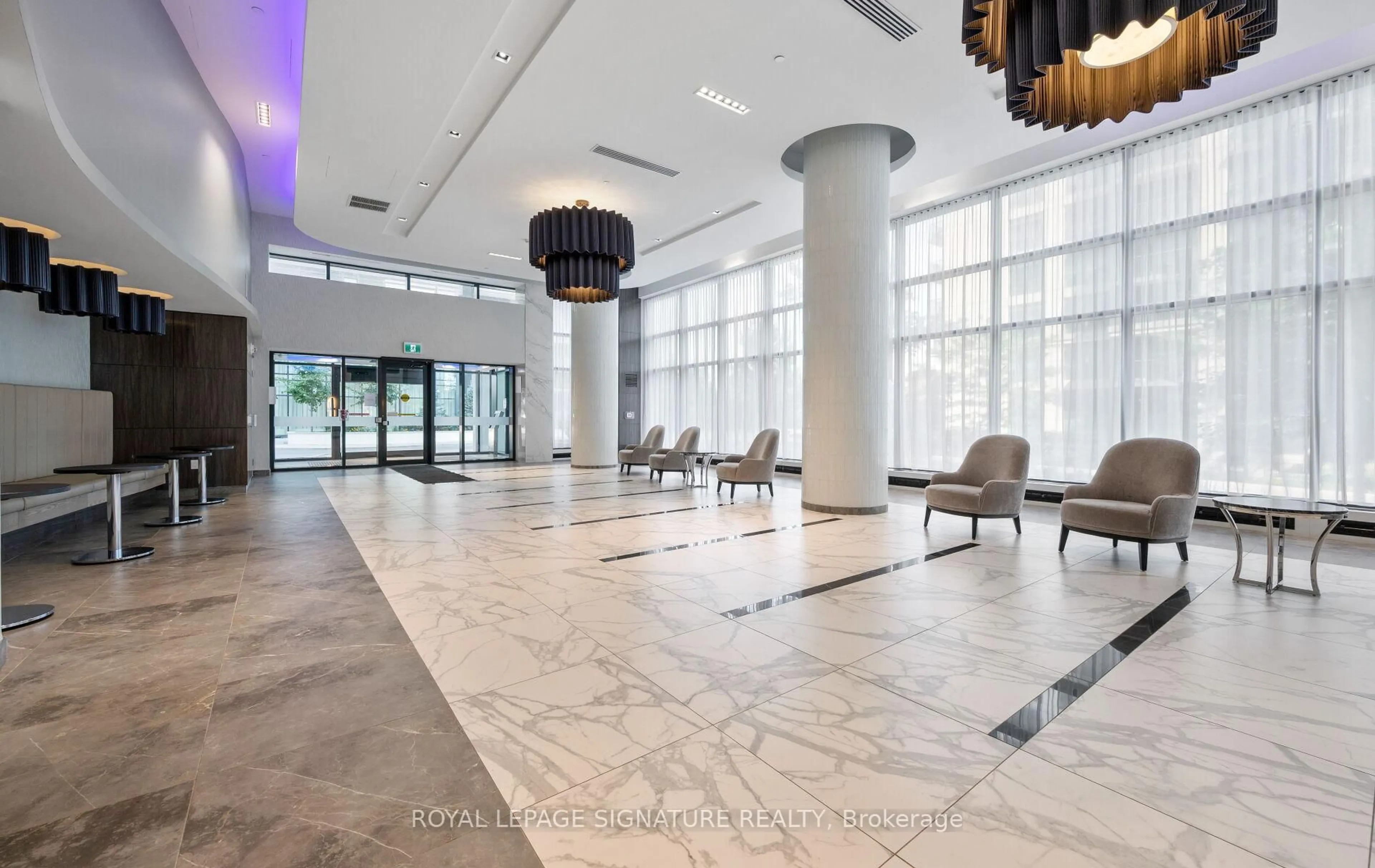 Lobby for 105 Oneida Cres #PH07, Richmond Hill Ontario L4B 0H6
