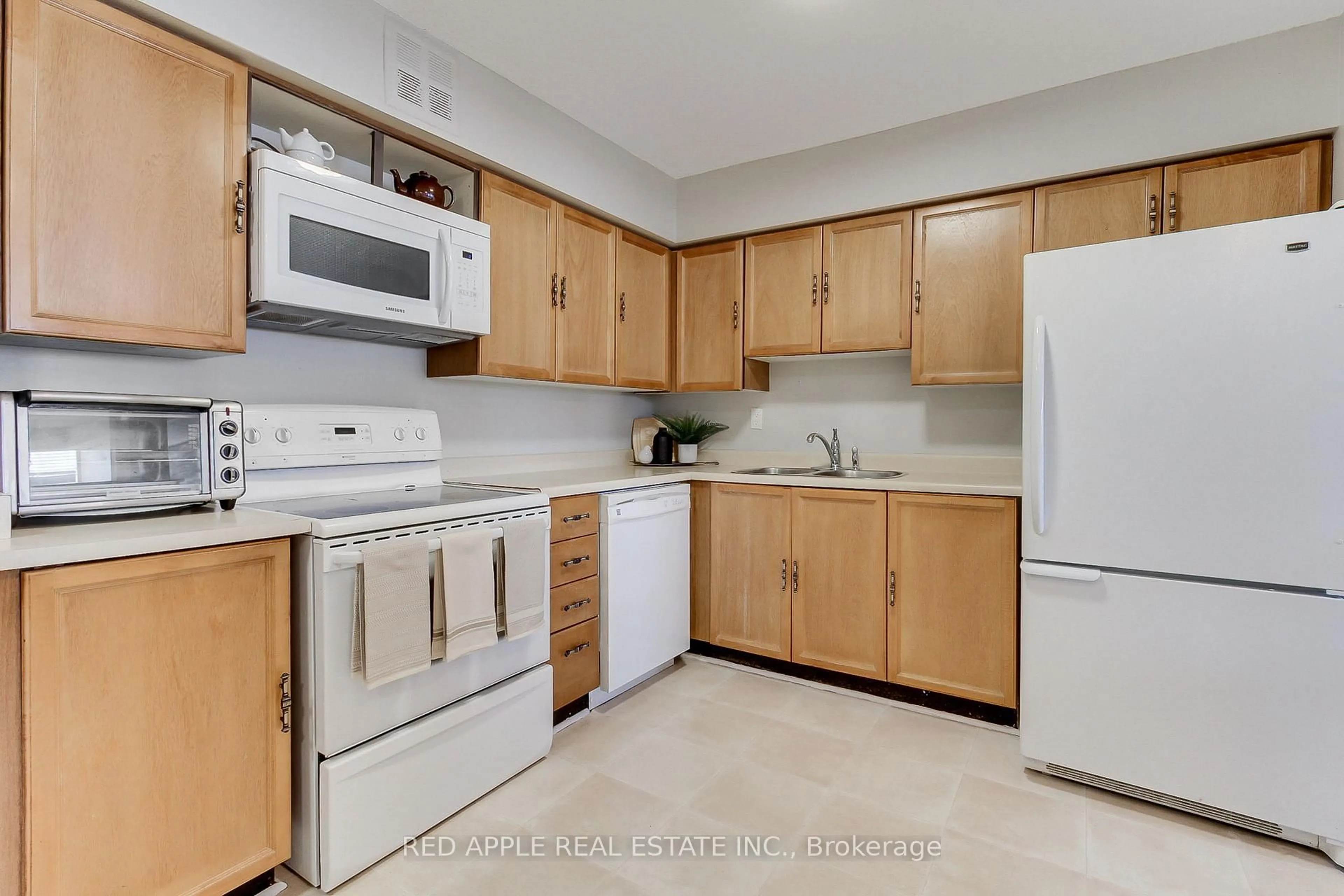Standard kitchen, unknown for 250 Davis Dr #910, Newmarket Ontario L3Y 7T7