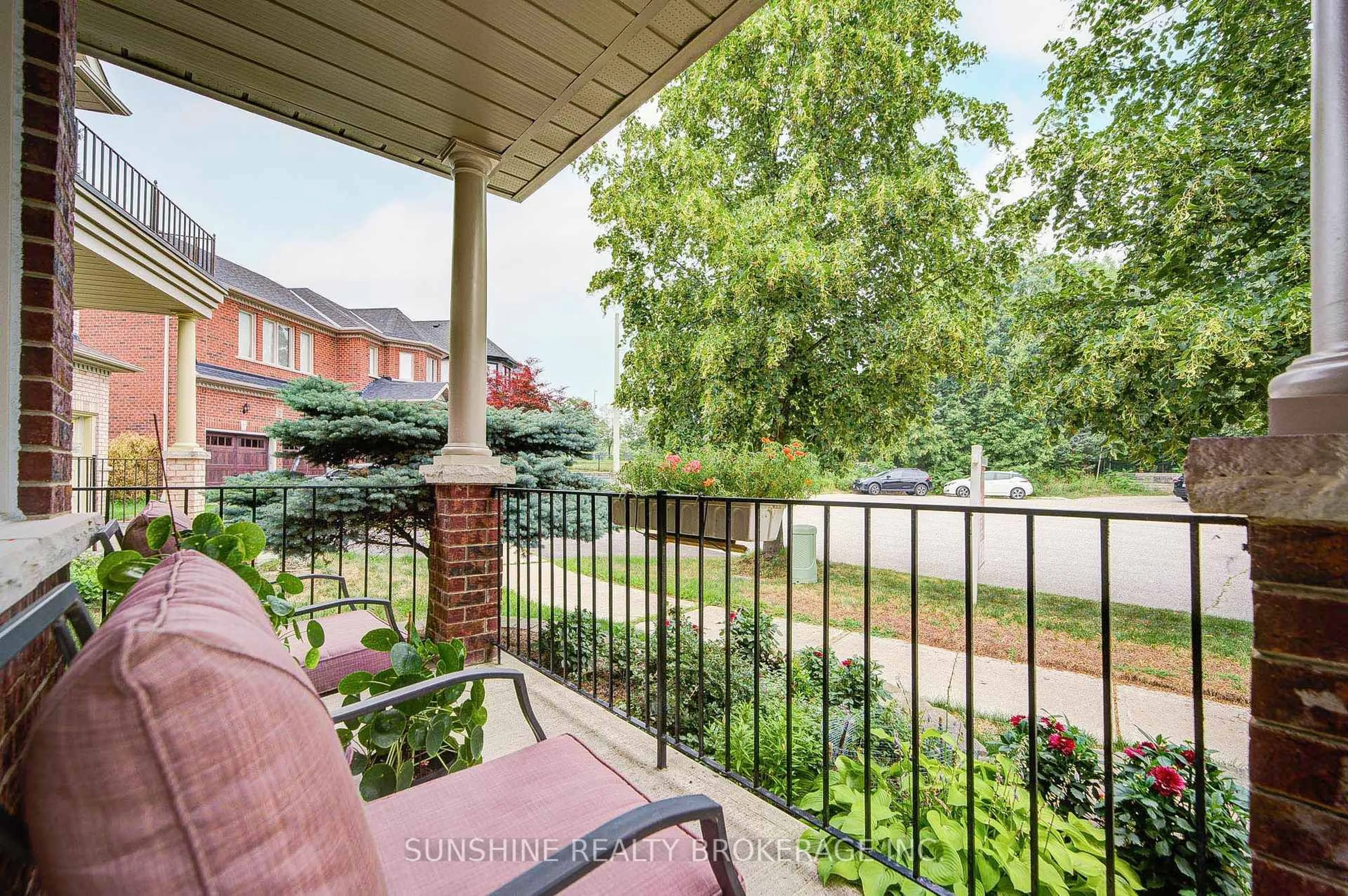 Patio, unknown for 52 Abilene Crt, Richmond Hill Ontario L4C 0S6