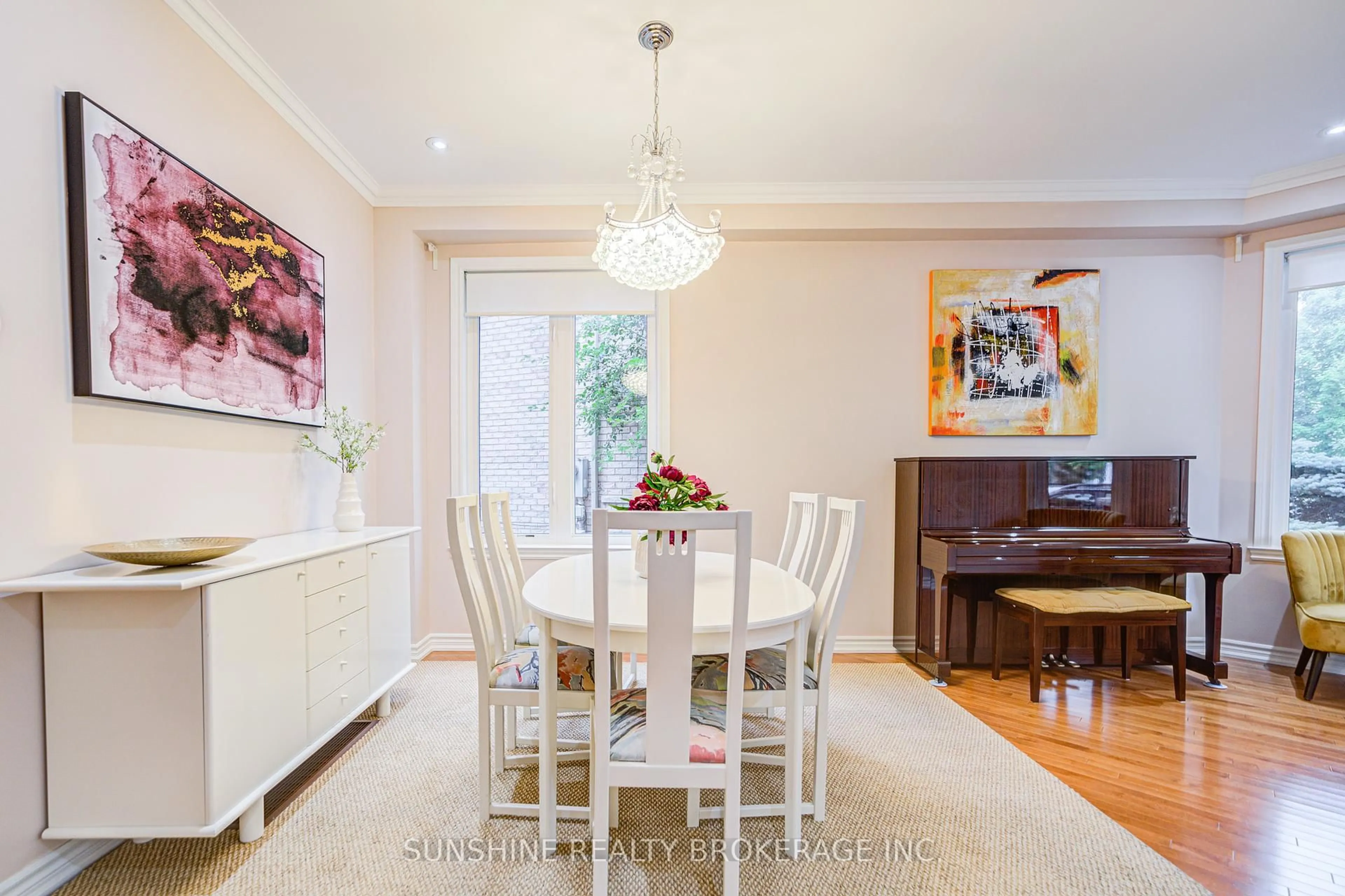 Dining room, wood/laminate floor for 52 Abilene Crt, Richmond Hill Ontario L4C 0S6