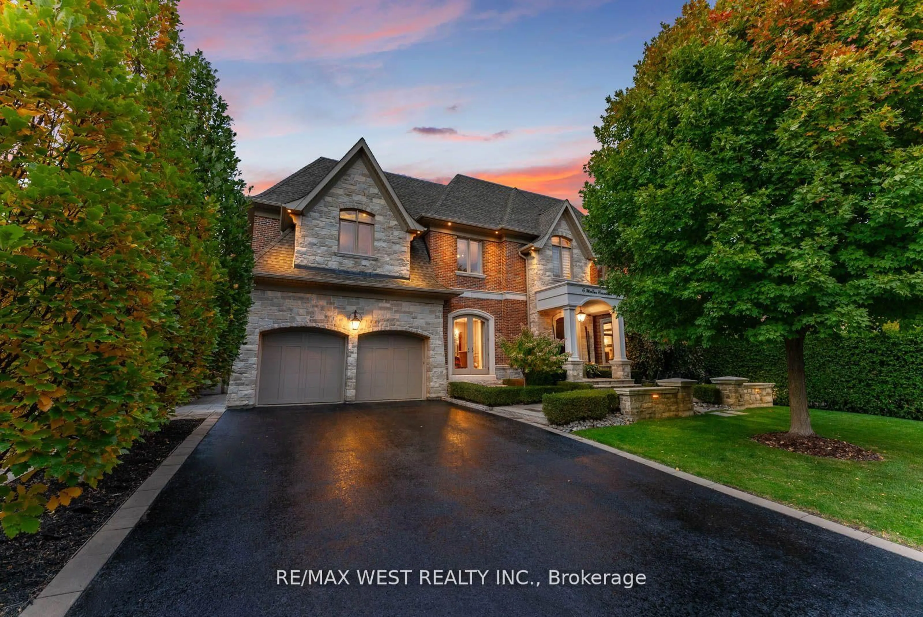 A pic from outside/outdoor area/front of a property/back of a property/a pic from drone, street for 6 Weller Cres, Vaughan Ontario L6A 1E4