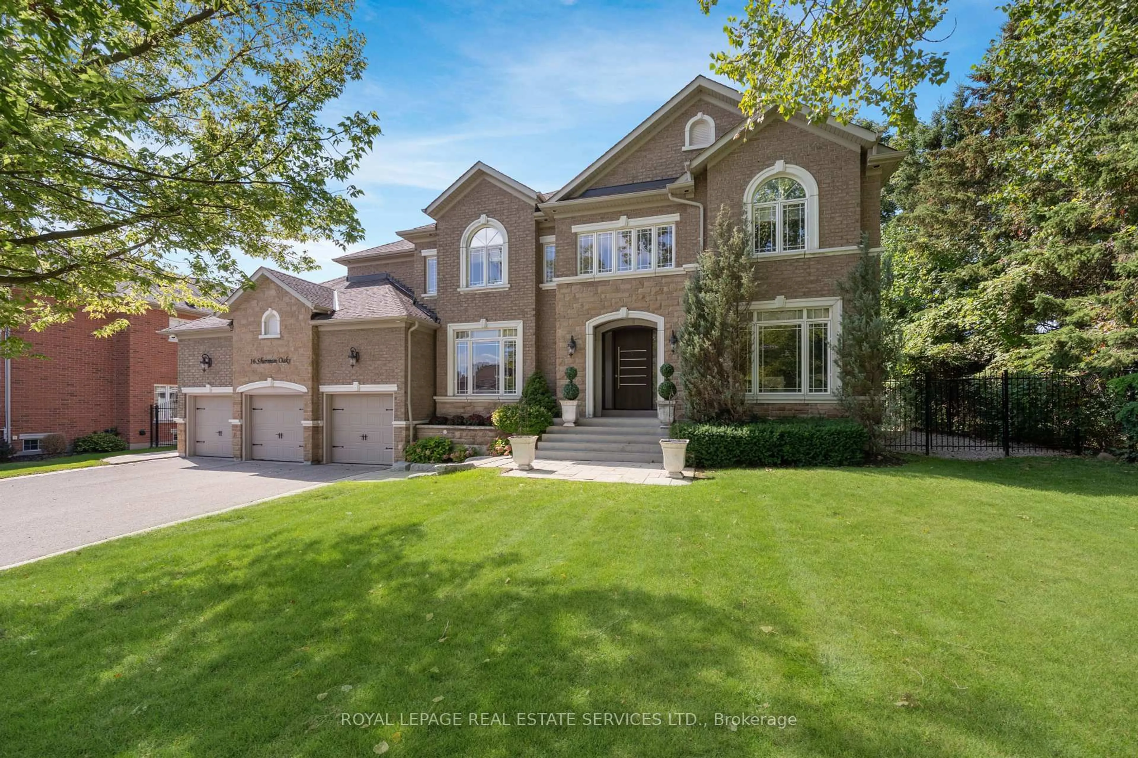 Home with brick exterior material, street for 16 Sherman Oaks Crt, Aurora Ontario L4G 7T5