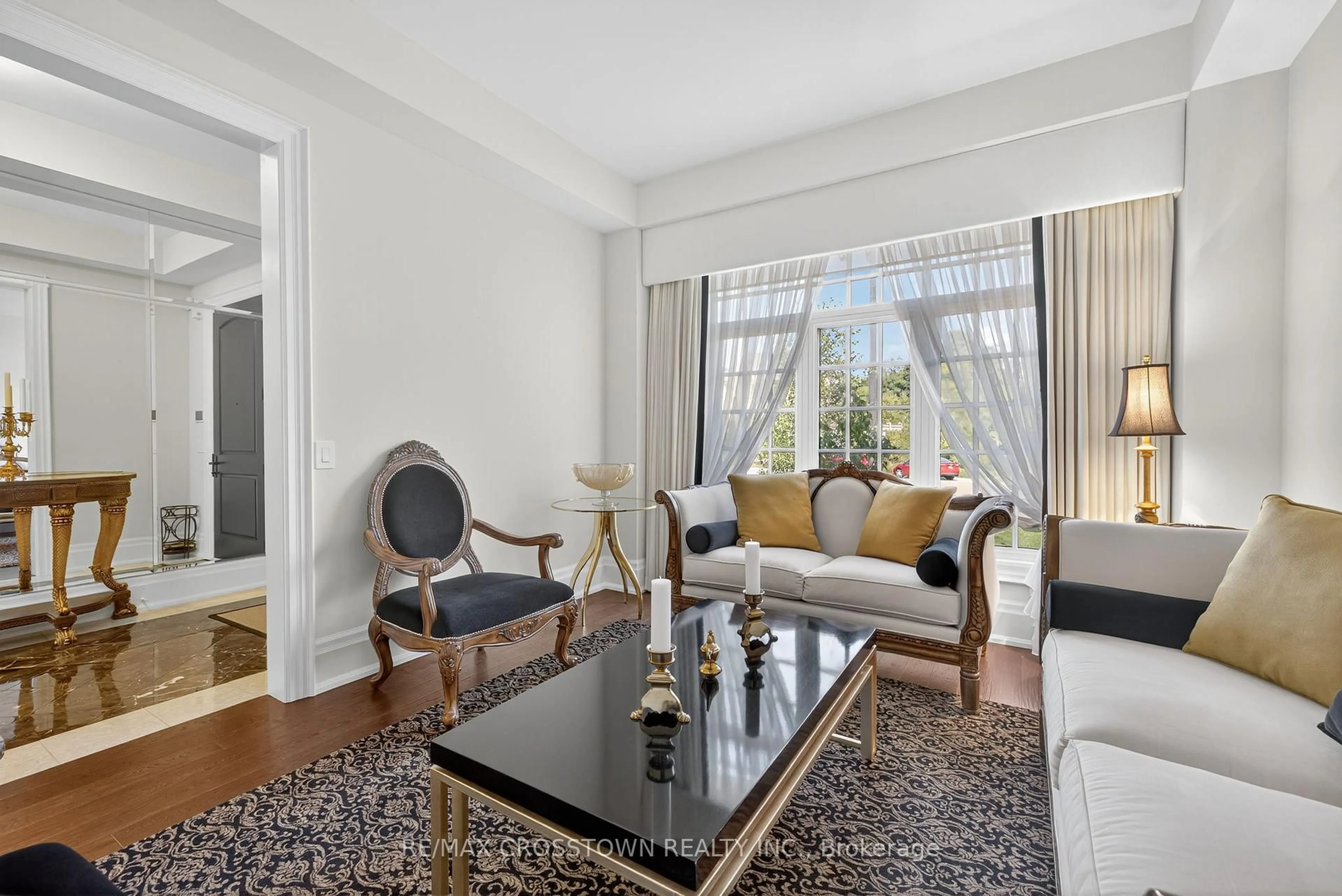 Living room with furniture, unknown for 10 Annsleywood Crt, Vaughan Ontario L4H 4G6