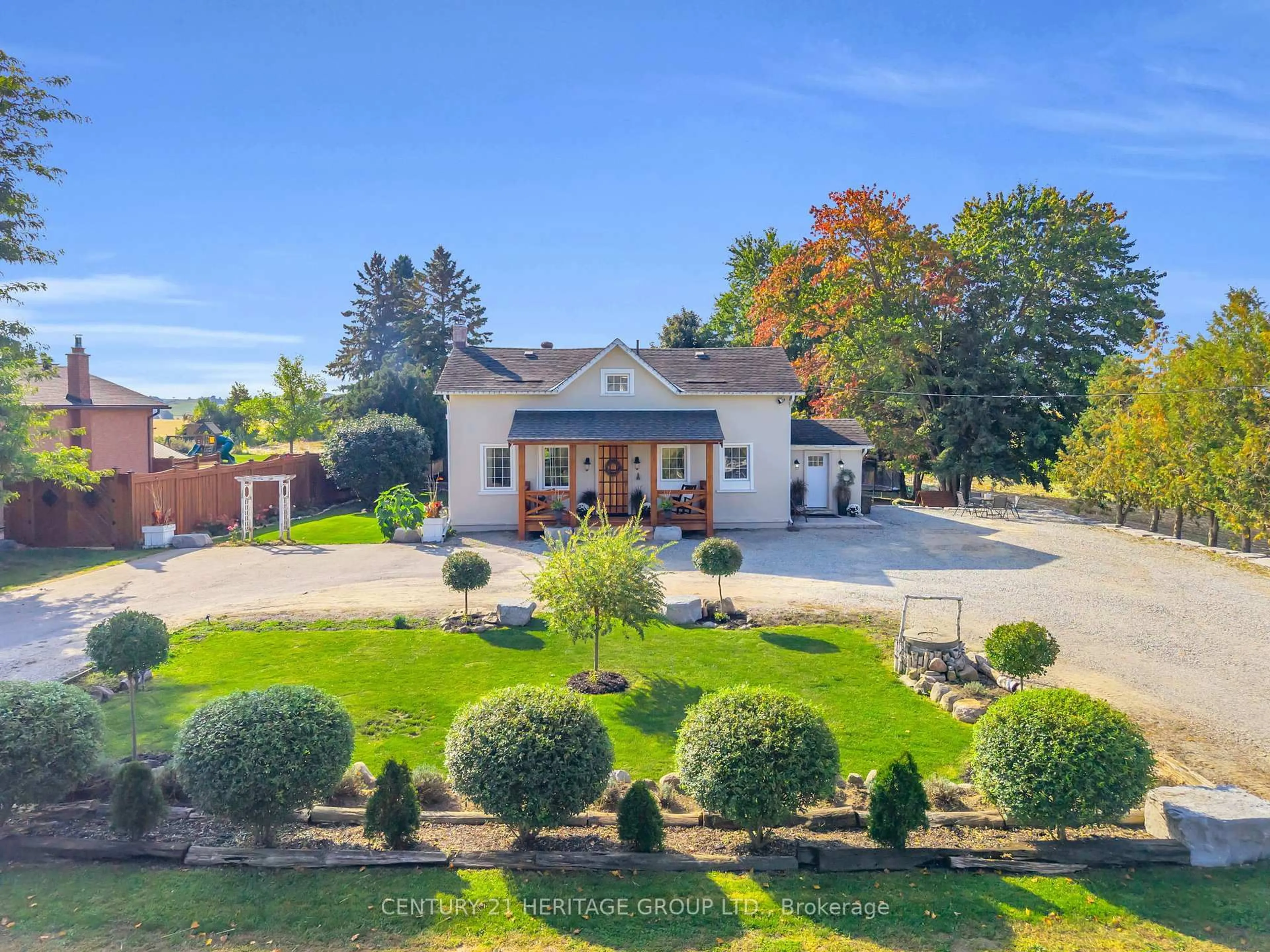 A pic from outside/outdoor area/front of a property/back of a property/a pic from drone, unknown for 4235 4th Line, Bradford West Gwillimbury Ontario L3Z 0Z1
