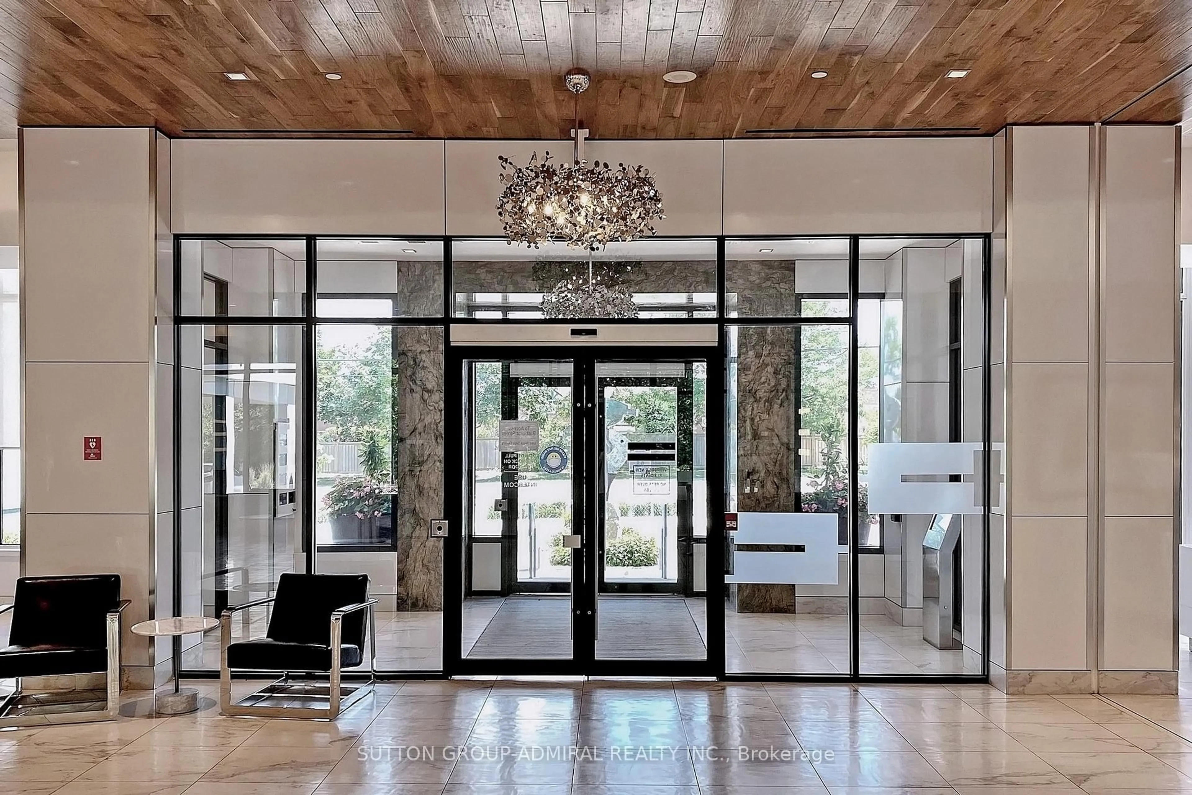 Indoor foyer for 7890 BATHURST St #1910, Vaughan Ontario L4J 0J8