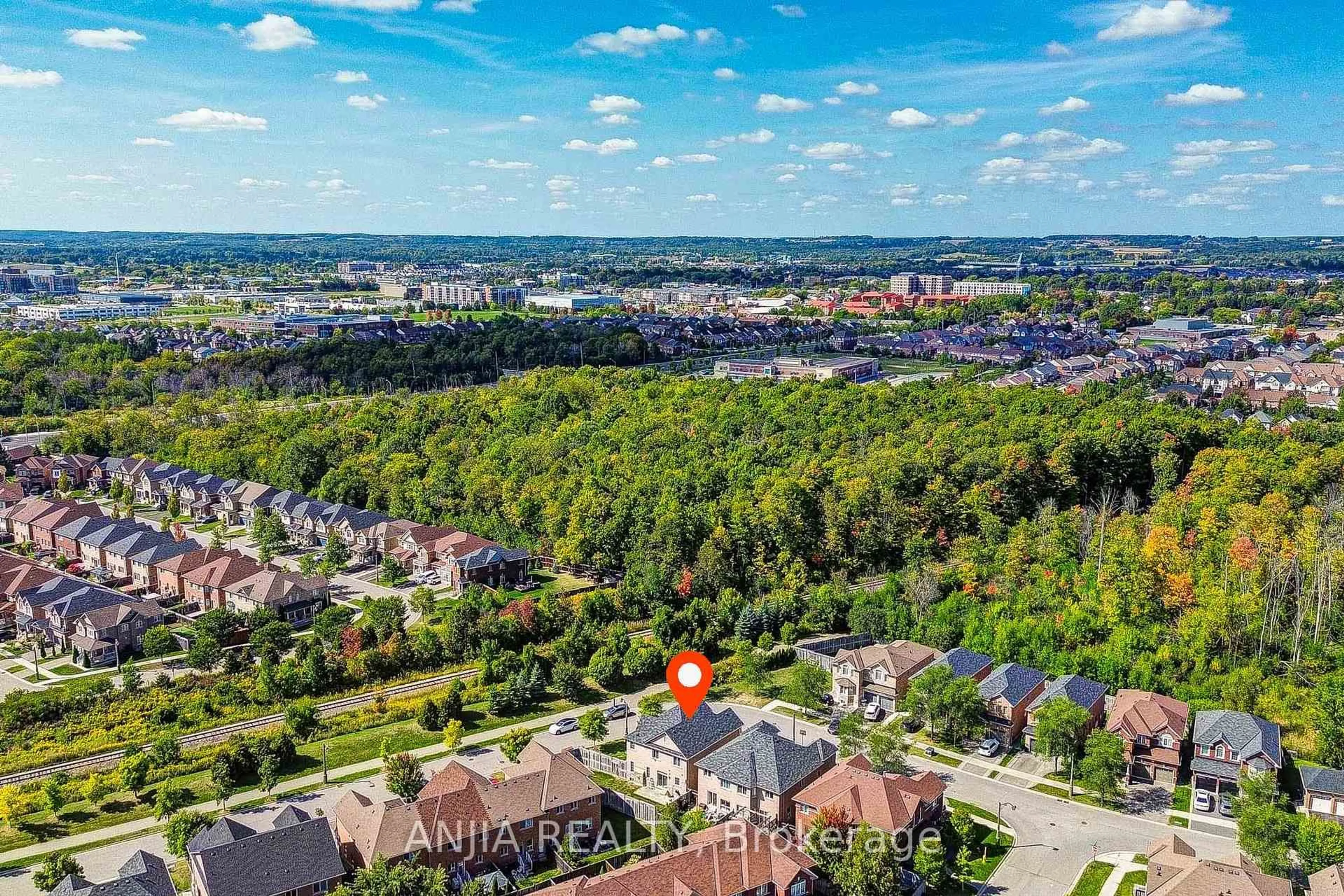 A pic from outside/outdoor area/front of a property/back of a property/a pic from drone, unknown for 203 Richard Underhill Ave, Whitchurch-Stouffville Ontario L4A 0Z4
