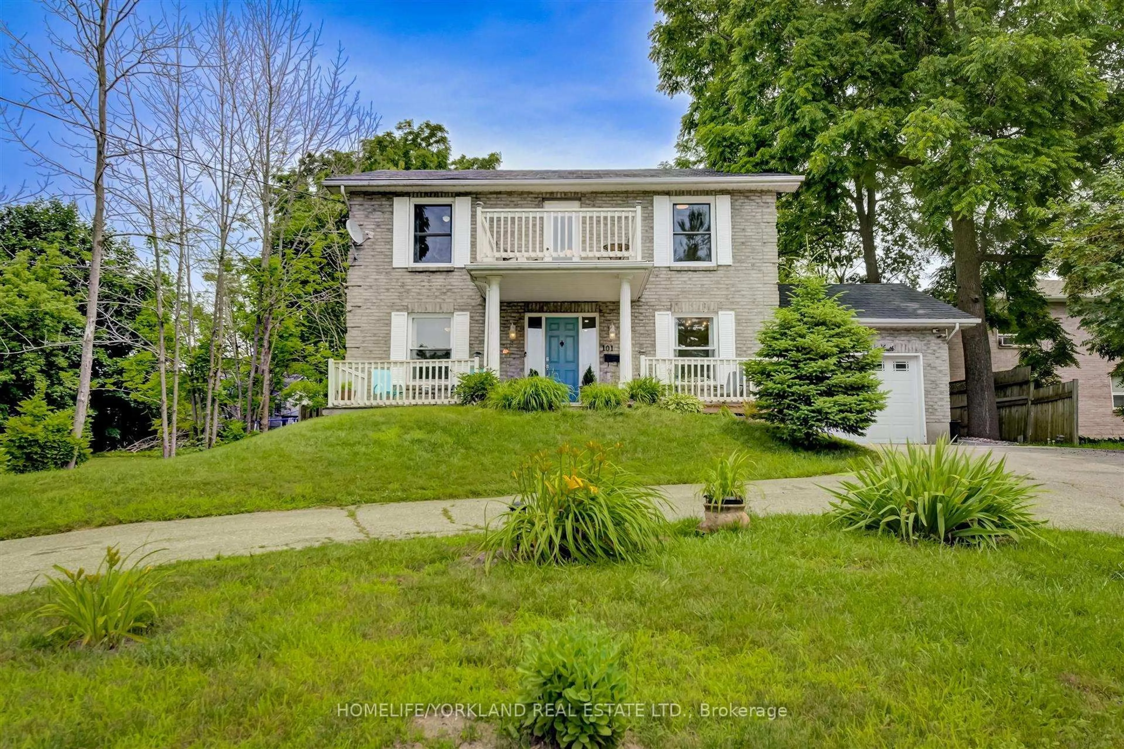 Home with brick exterior material, street for 101 Lake Dr, Georgina Ontario L4P 1A9