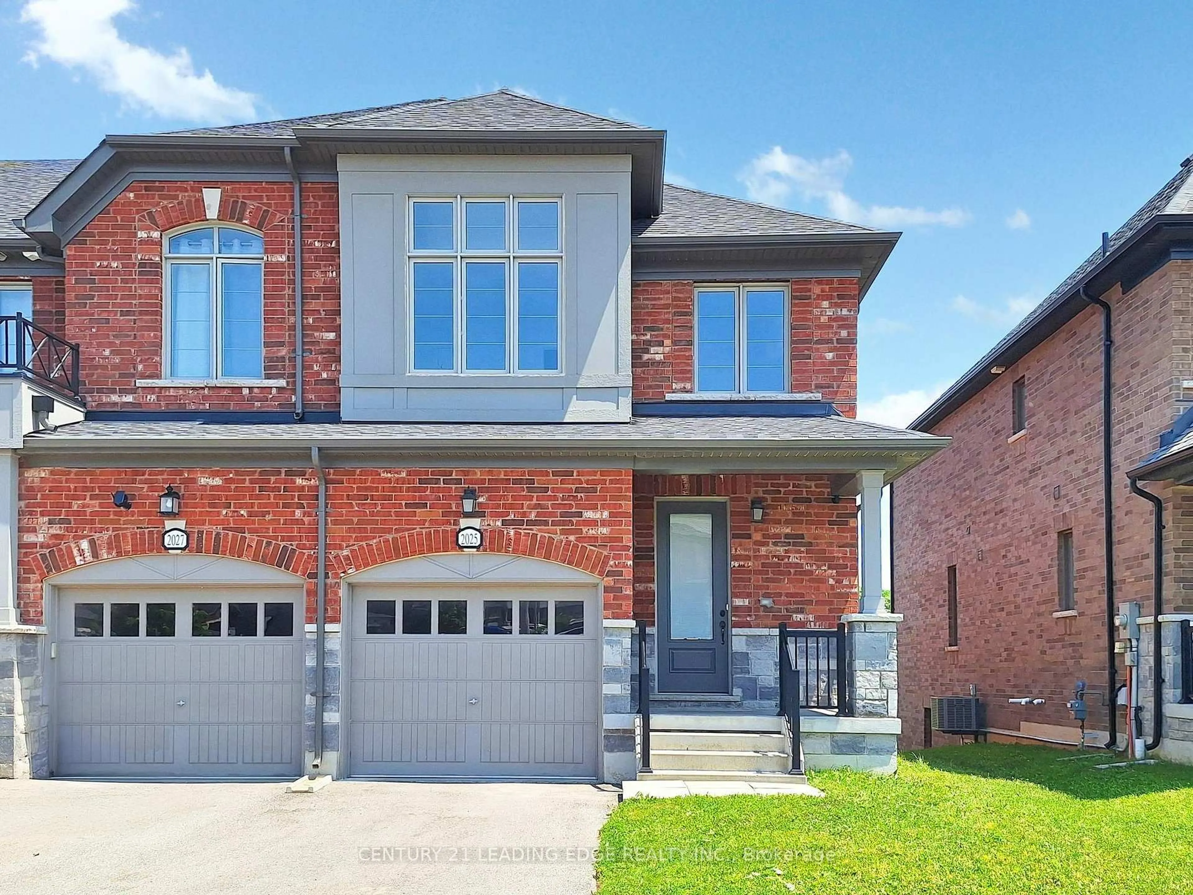 Home with brick exterior material, street for 2025 Mullen St, Innisfil Ontario L9S 0J8