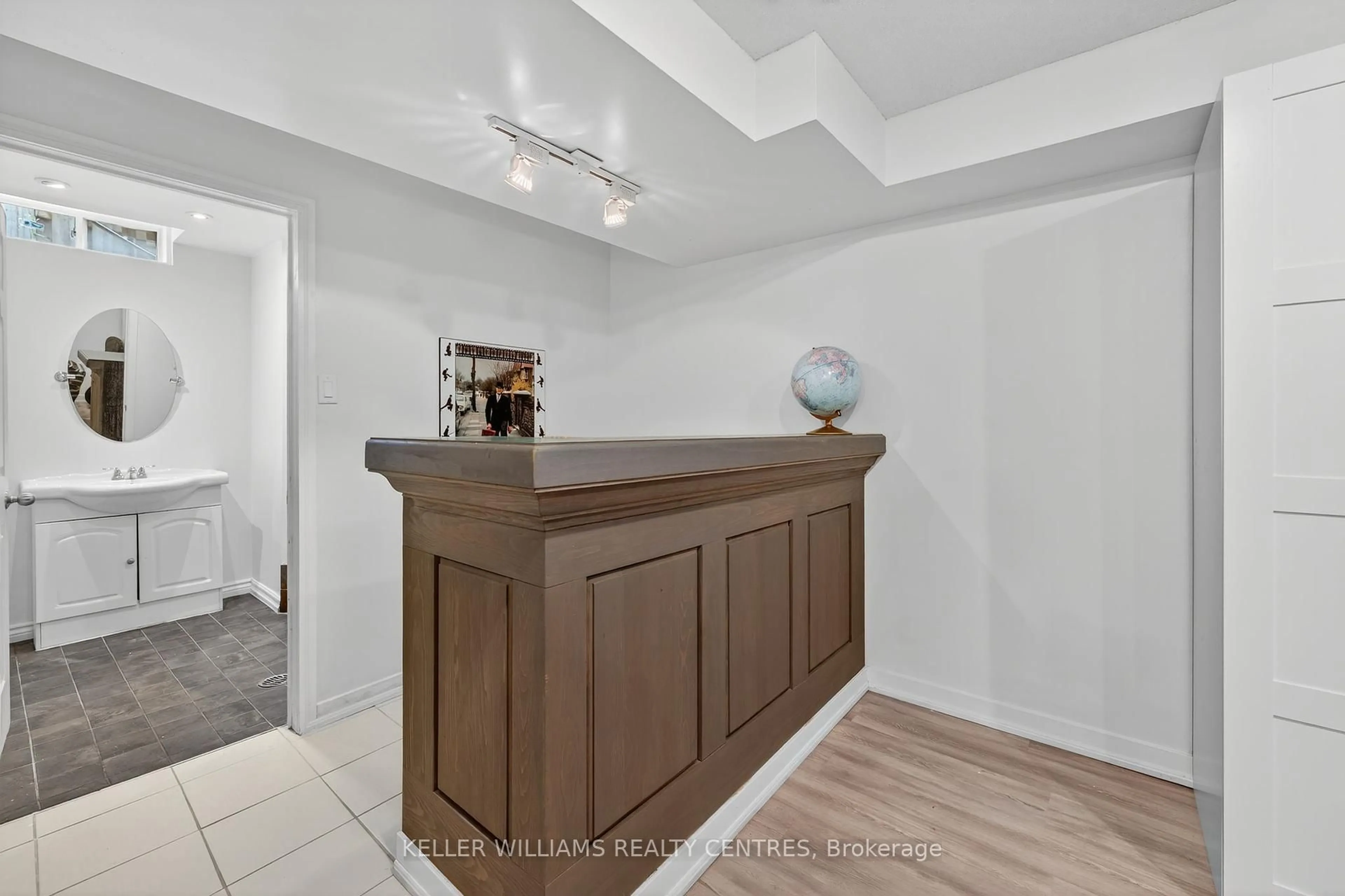 Unknown for 42 Buchanan Cres, Aurora Ontario L4G 5K4