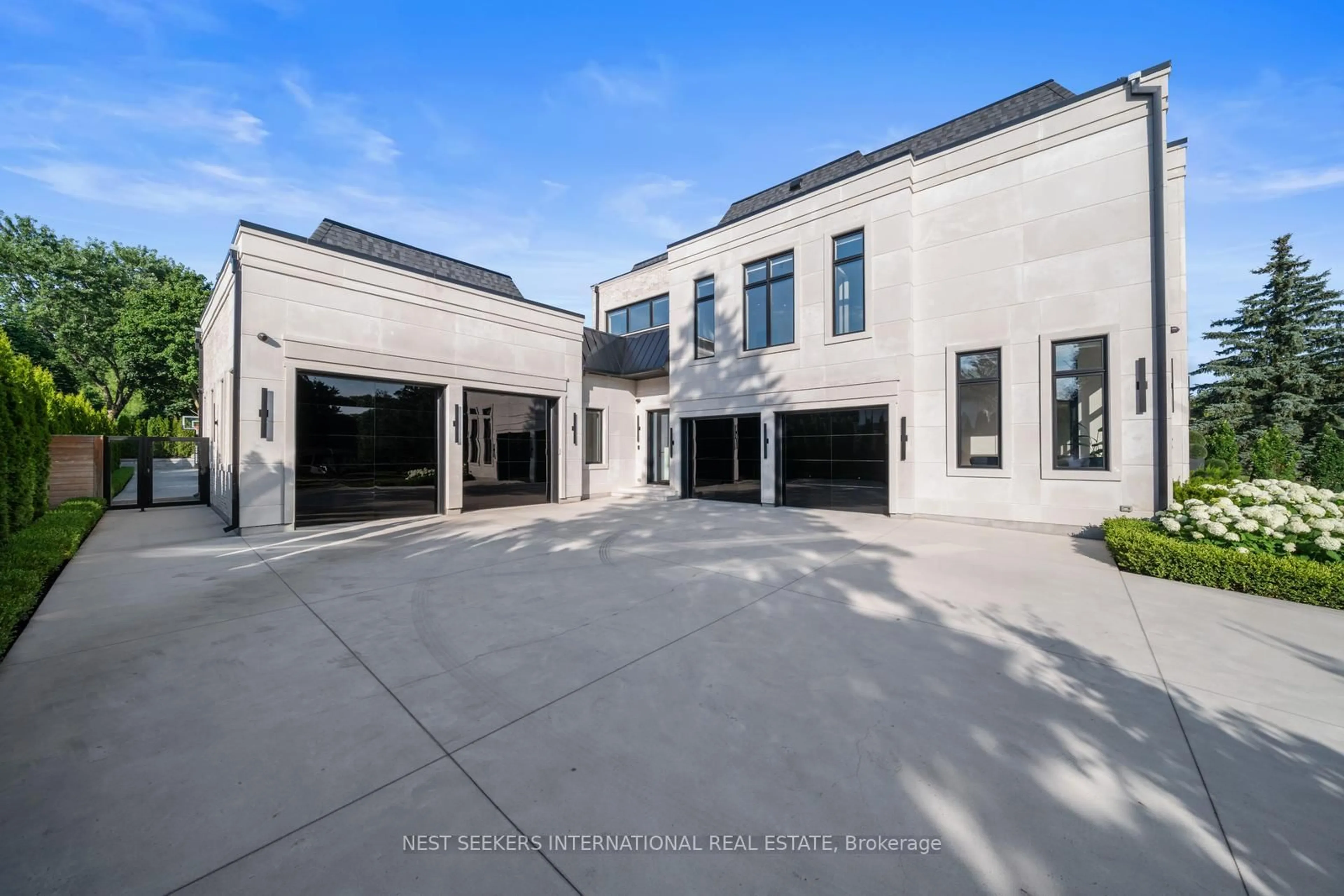 Unknown for 29 Greenside Dr, King Ontario L0G 1N0