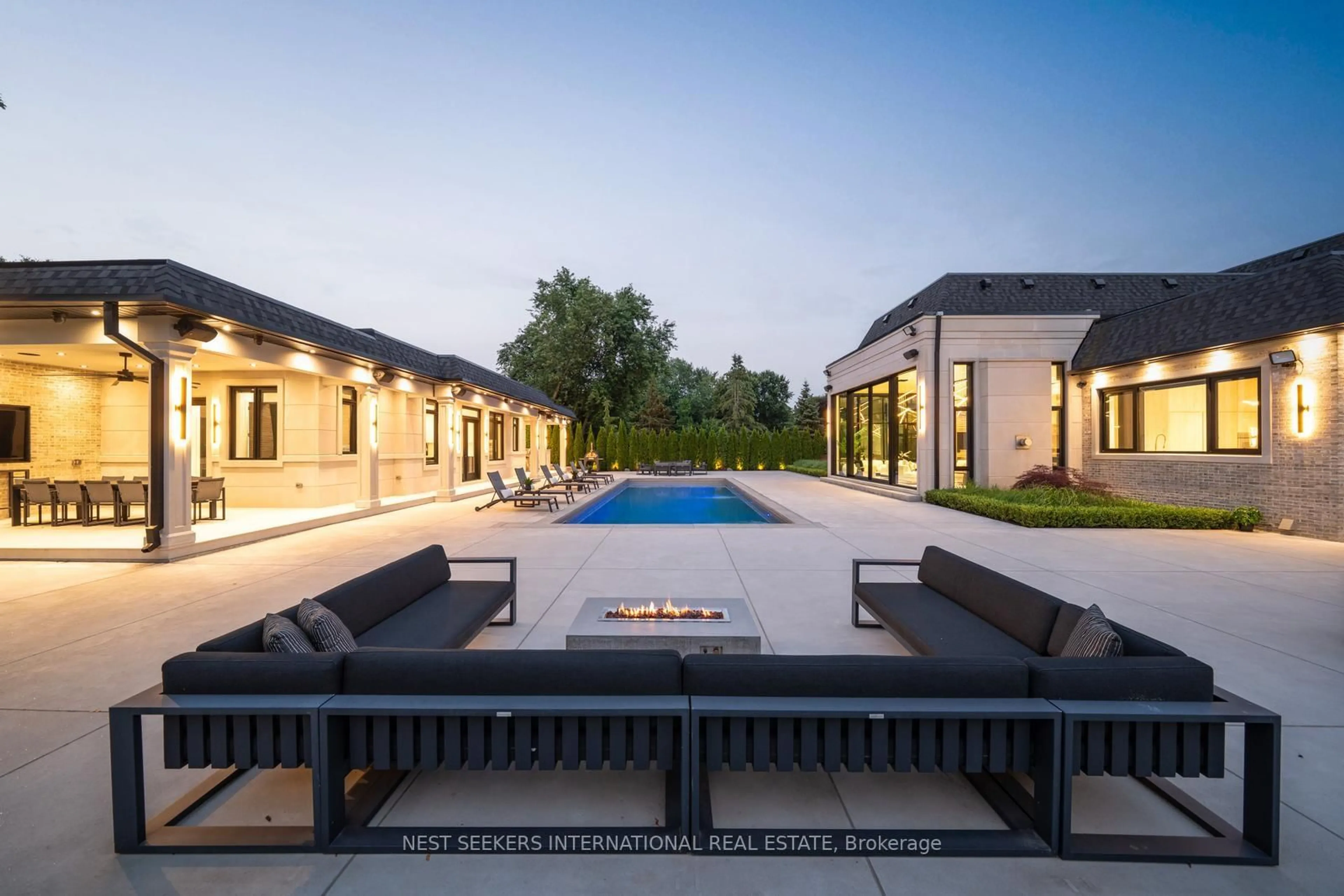 Patio, mountain view for 29 Greenside Dr, King Ontario L0G 1N0