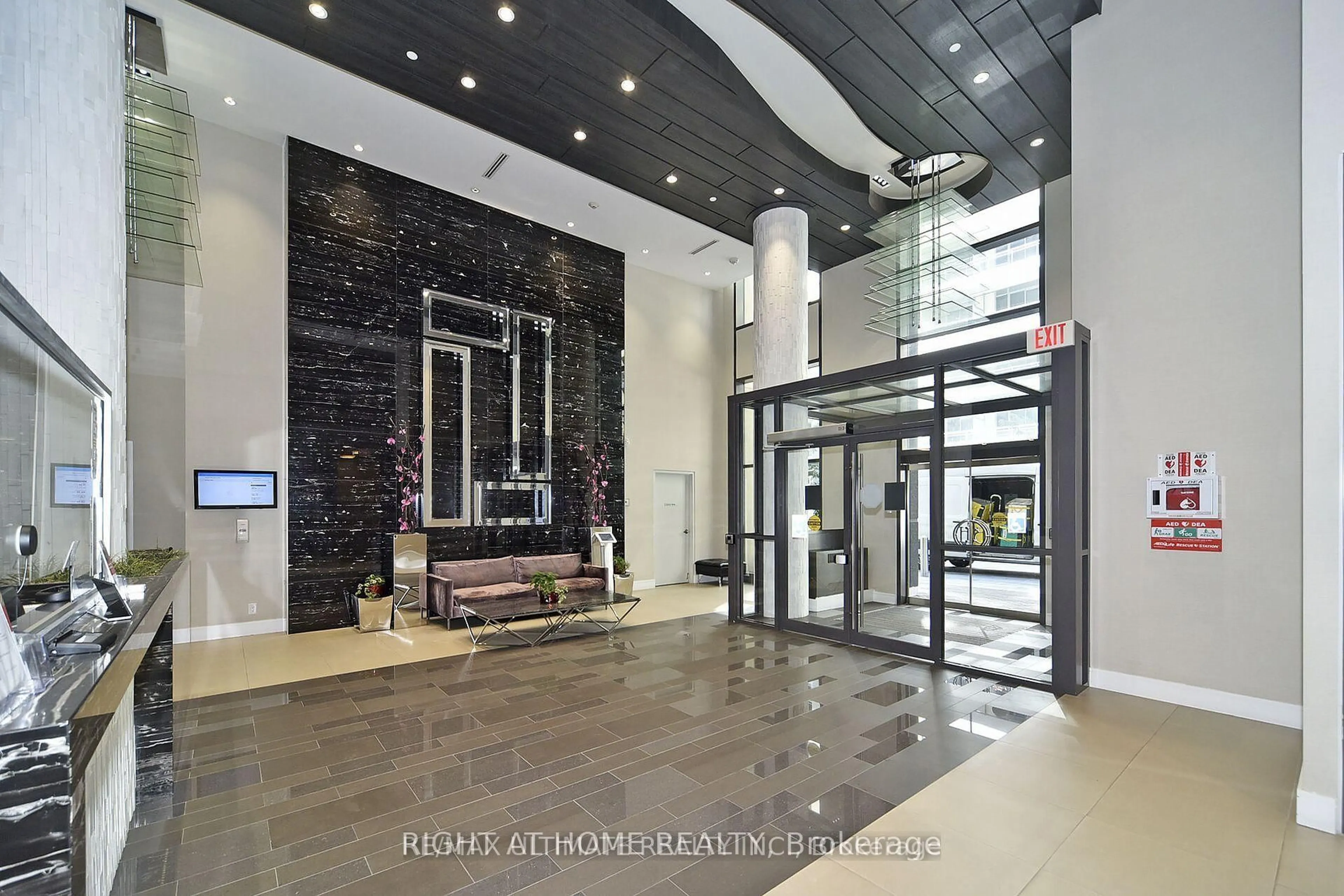 Indoor foyer for 9191 Yonge St #SW 215, Richmond Hill Ontario L4C 1E2