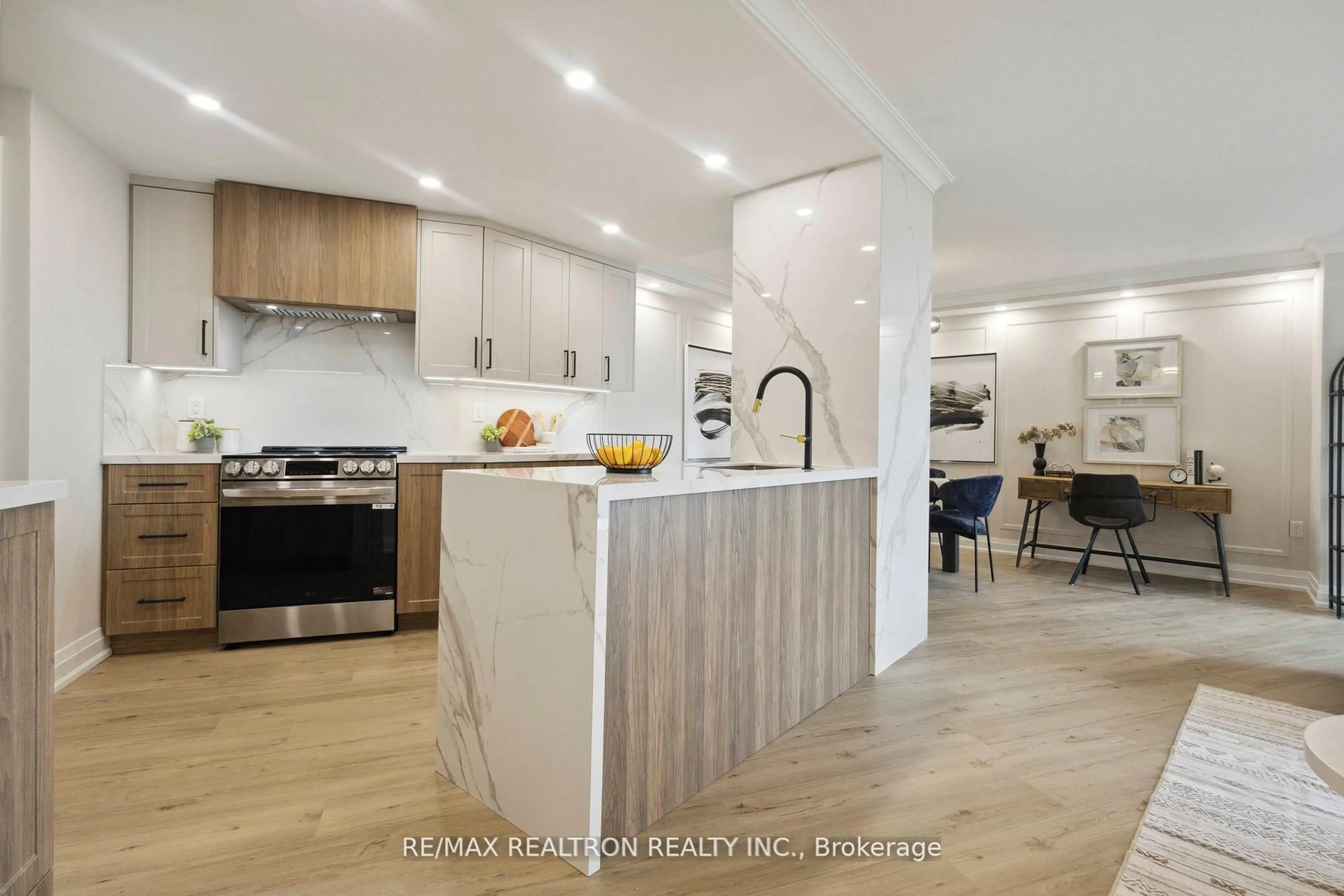 Open concept kitchen, unknown for 7250 Yonge St #1604, Vaughan Ontario L4J 7X1
