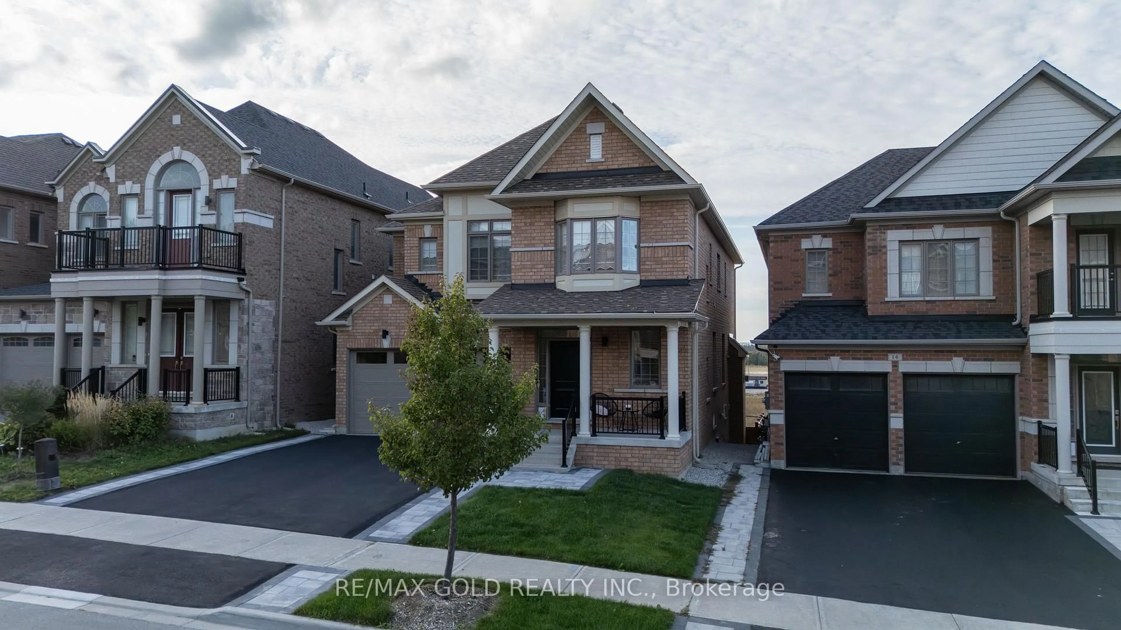 Home with brick exterior material, street for 16 Frank Kelly Dr, East Gwillimbury Ontario L9N 0V2