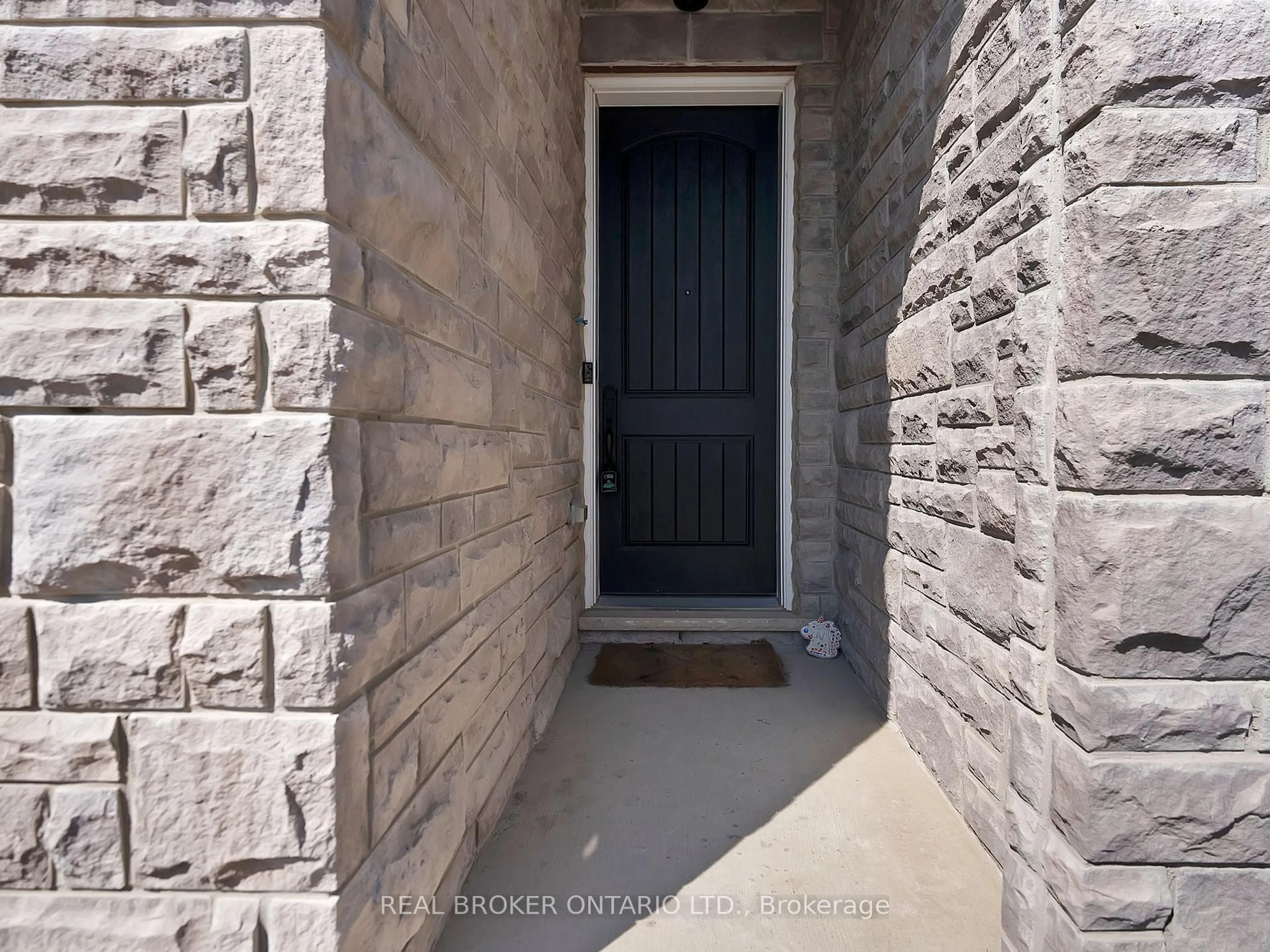 Indoor entryway for 30 Island Green Lane, Markham Ontario L6C 0Y7