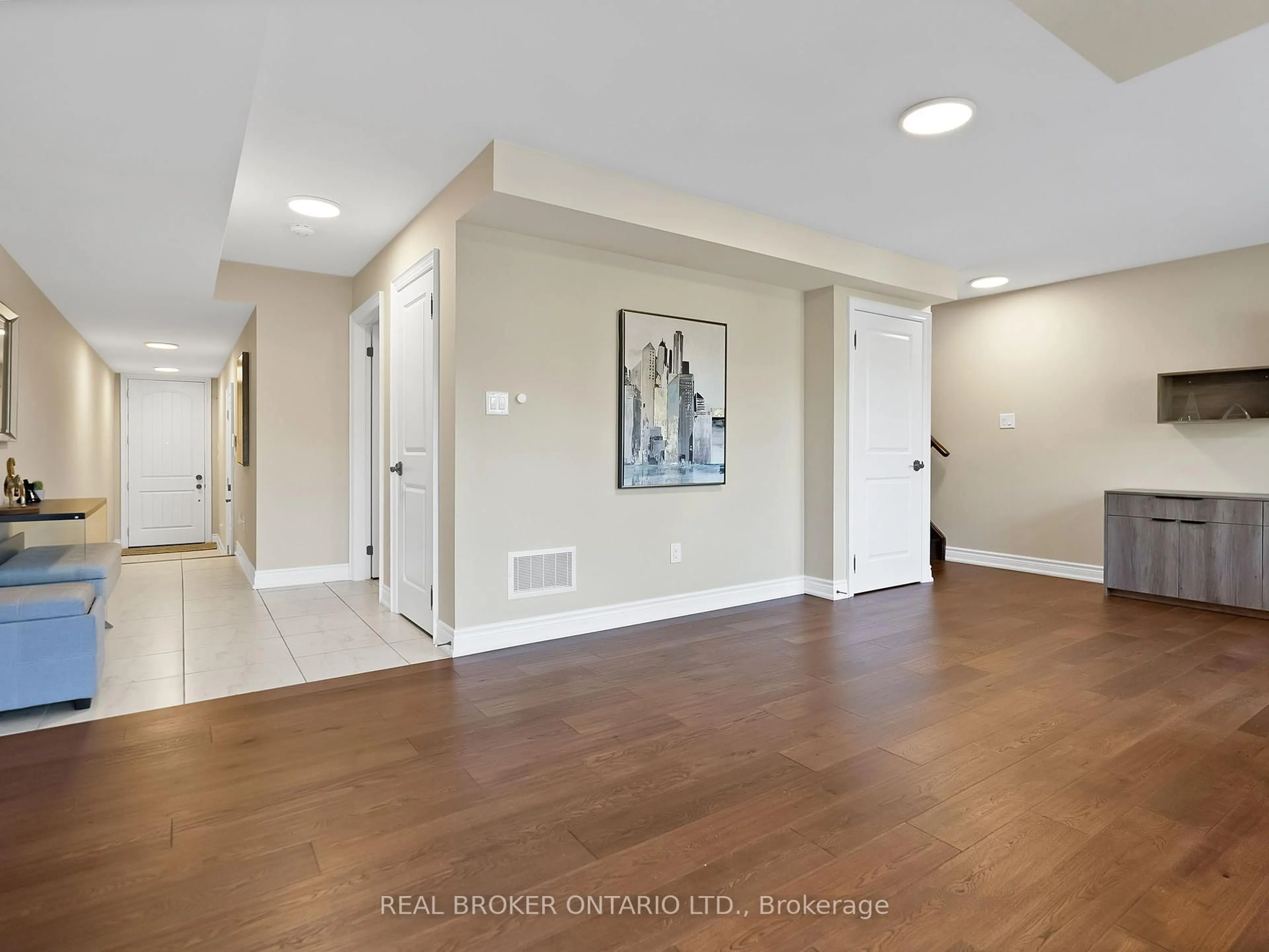 Indoor entryway for 30 Island Green Lane, Markham Ontario L6C 0Y7