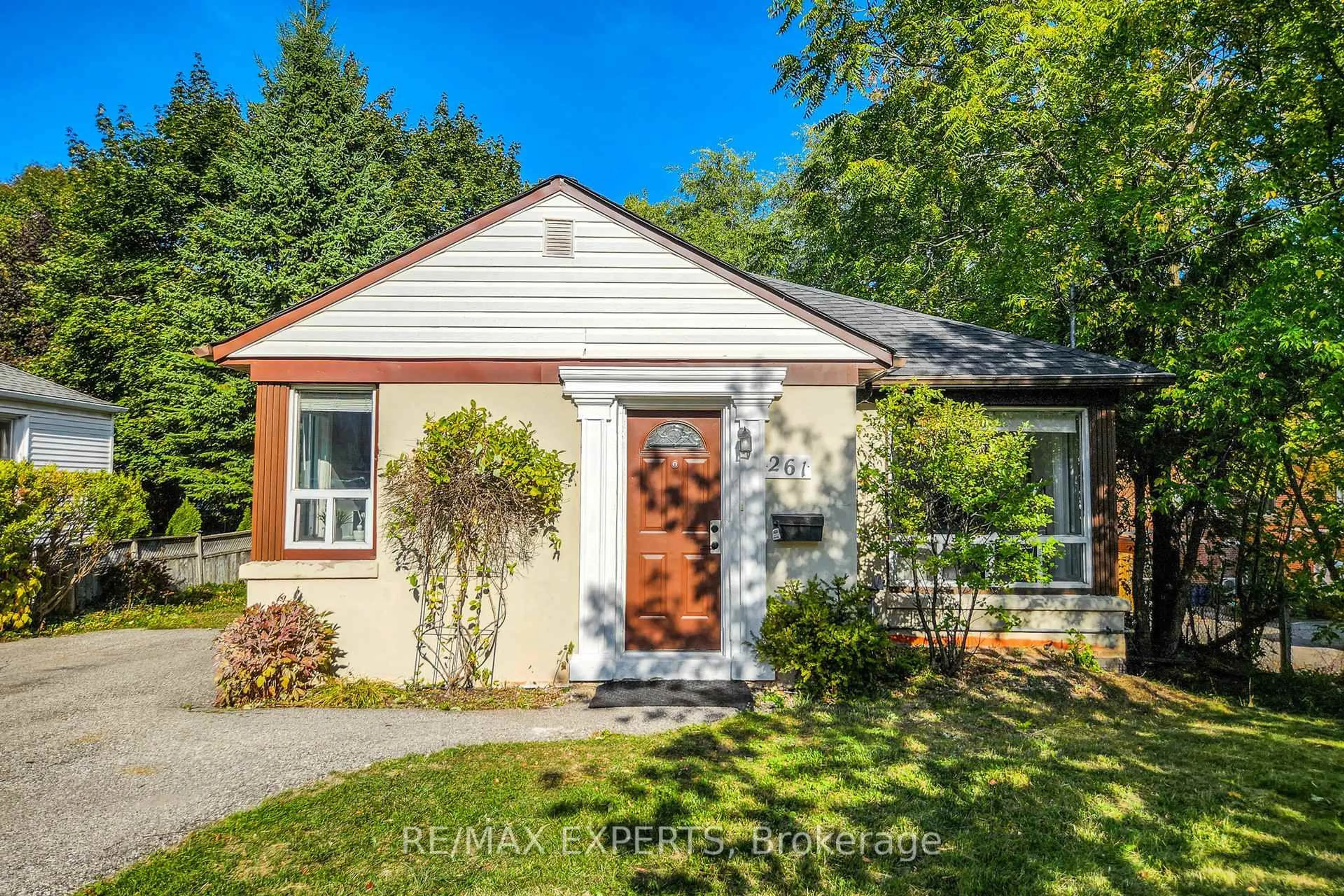 Unknown for 261 Helmer Ave, Newmarket Ontario L3Y 4L8