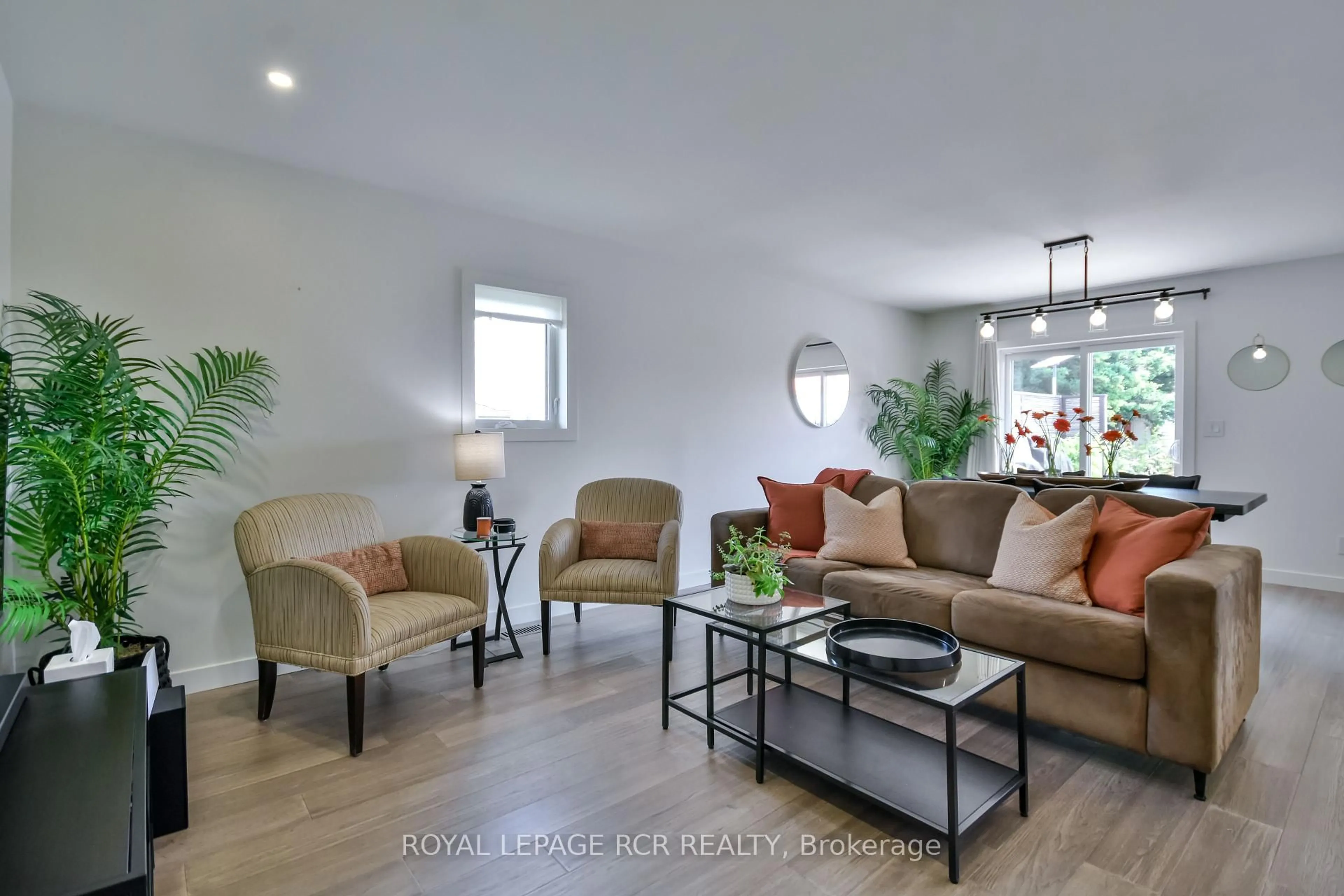 Living room with furniture, unknown for 2075 Gilford Rd, Innisfil Ontario L0L 1R0