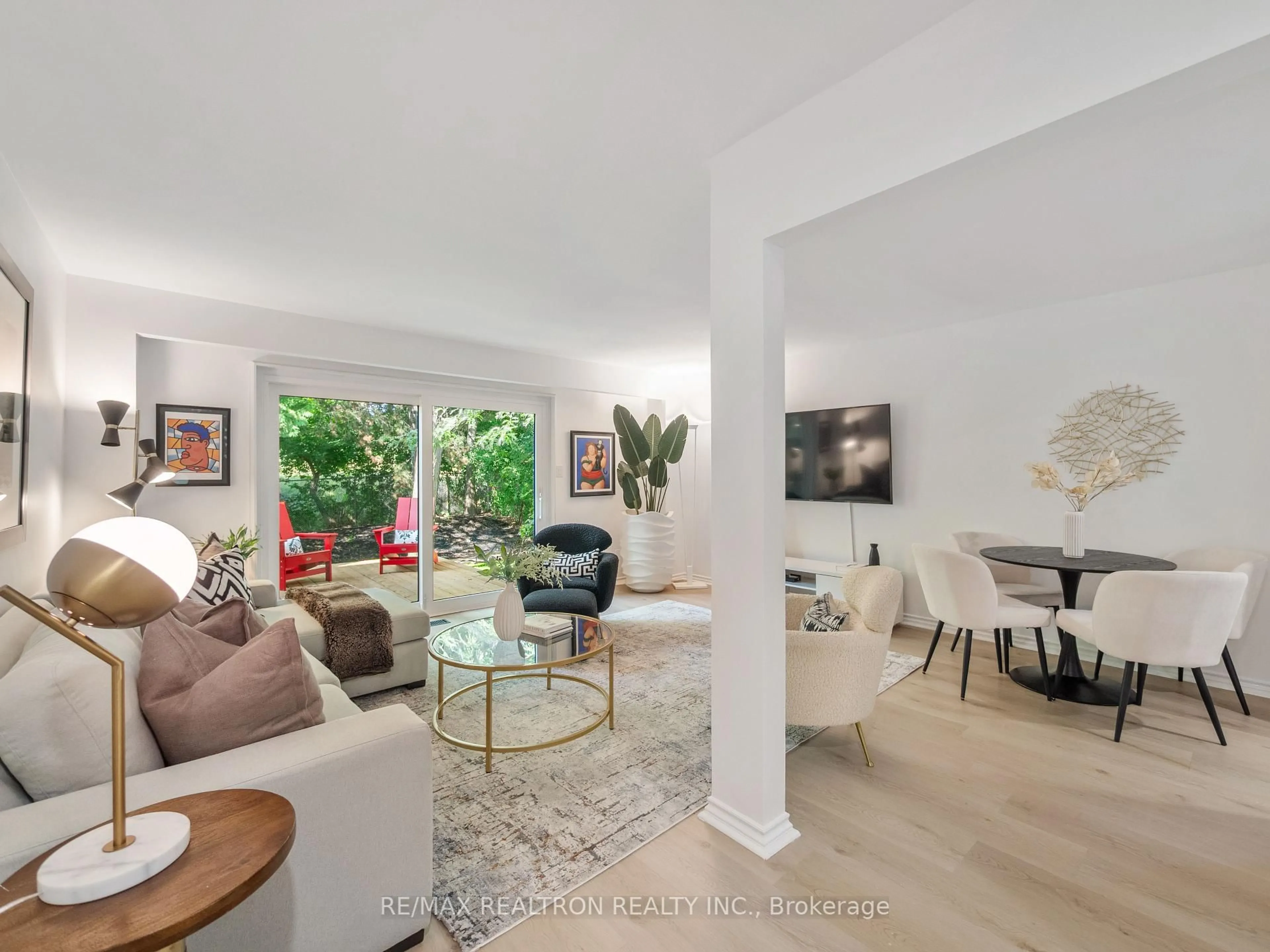 Living room with furniture, floor is not visible for 173 Tamarack Dr, Markham Ontario L3T 4X3