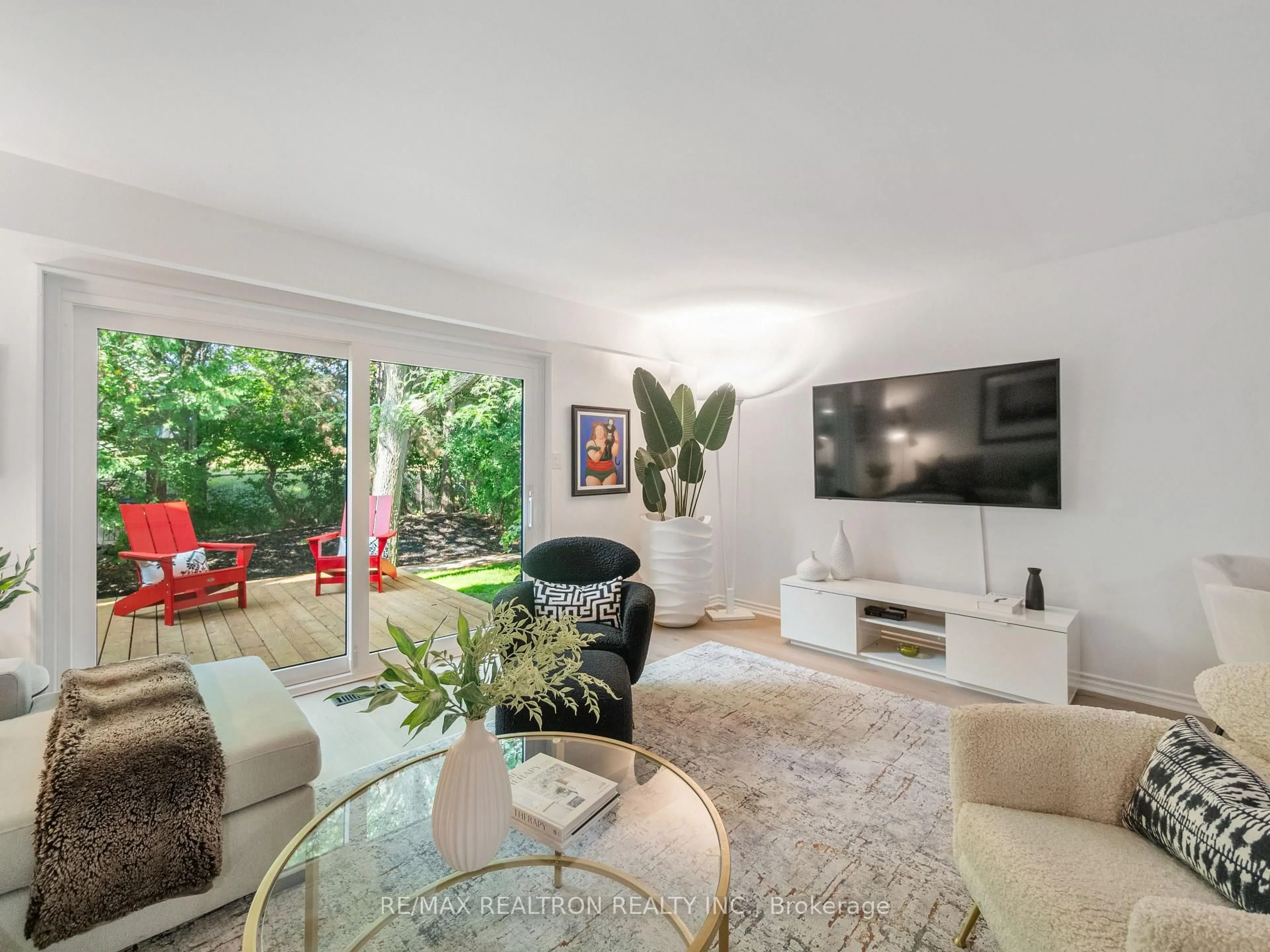 Living room with furniture, unknown for 173 Tamarack Dr, Markham Ontario L3T 4X3