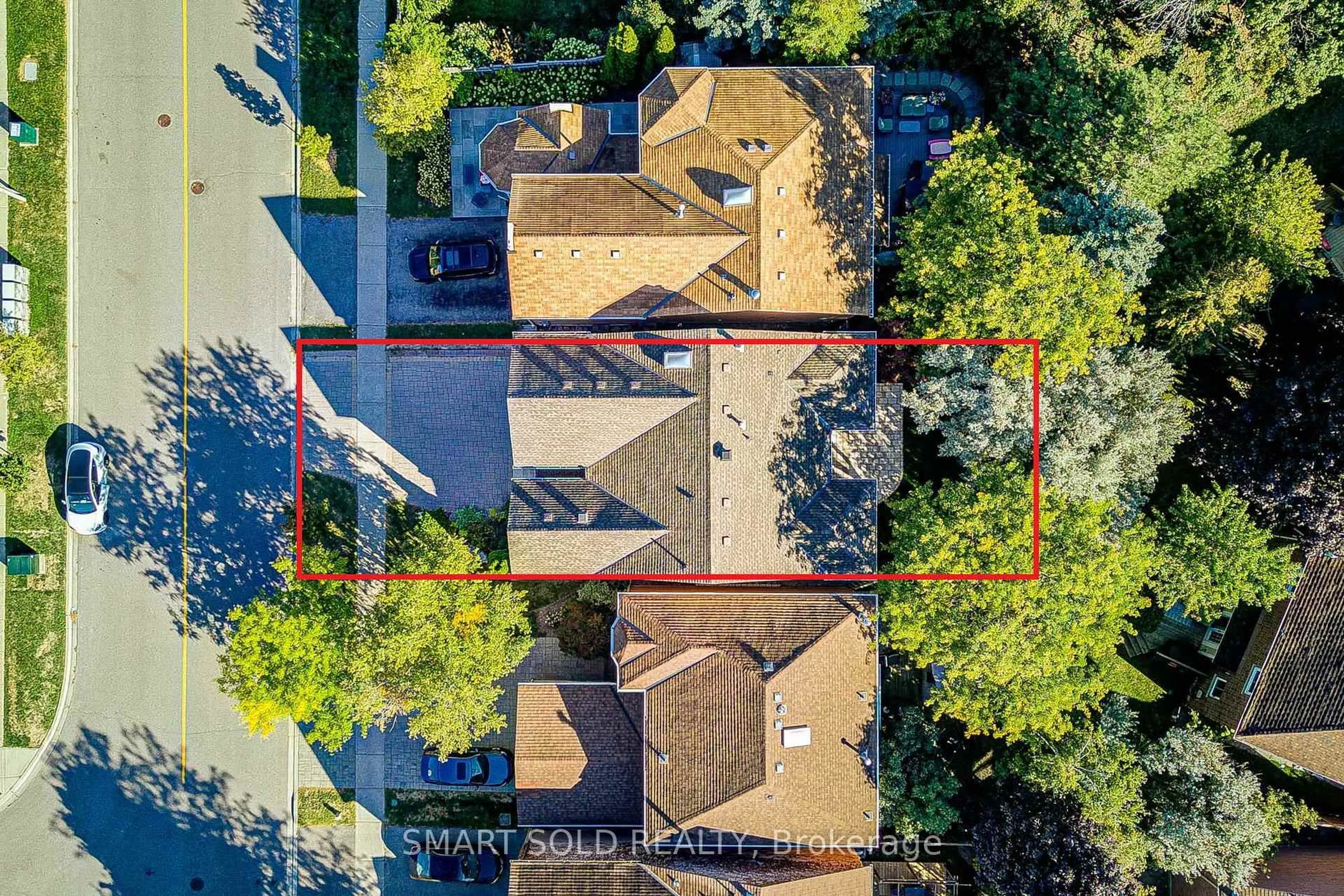 A pic from outside/outdoor area/front of a property/back of a property/a pic from drone, street for 200 Rosedale Heights Dr, Vaughan Ontario L4J 4W4