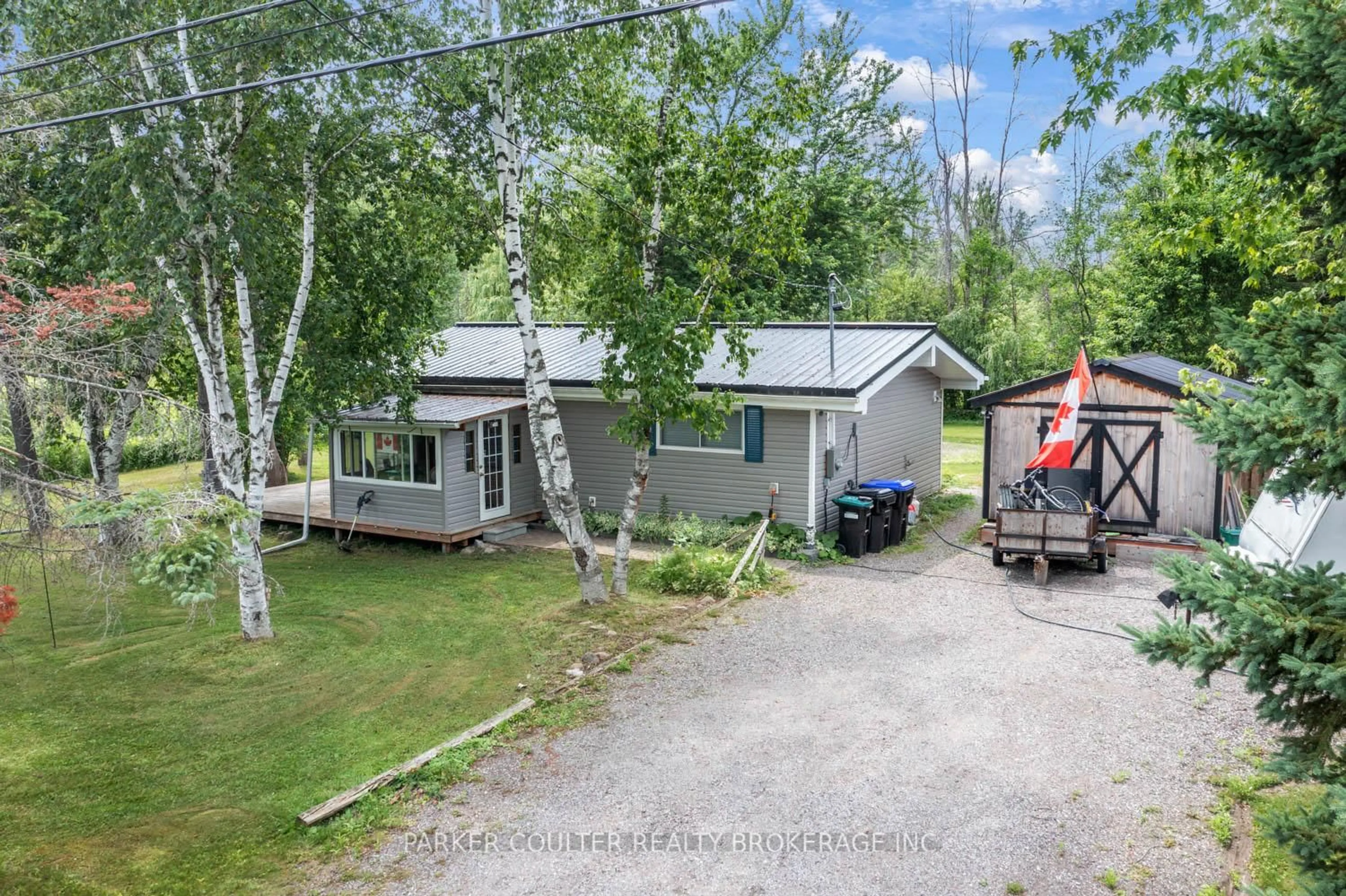 A pic from outside/outdoor area/front of a property/back of a property/a pic from drone, street for 2364 Buchanan St, Innisfil Ontario L9S 3W7