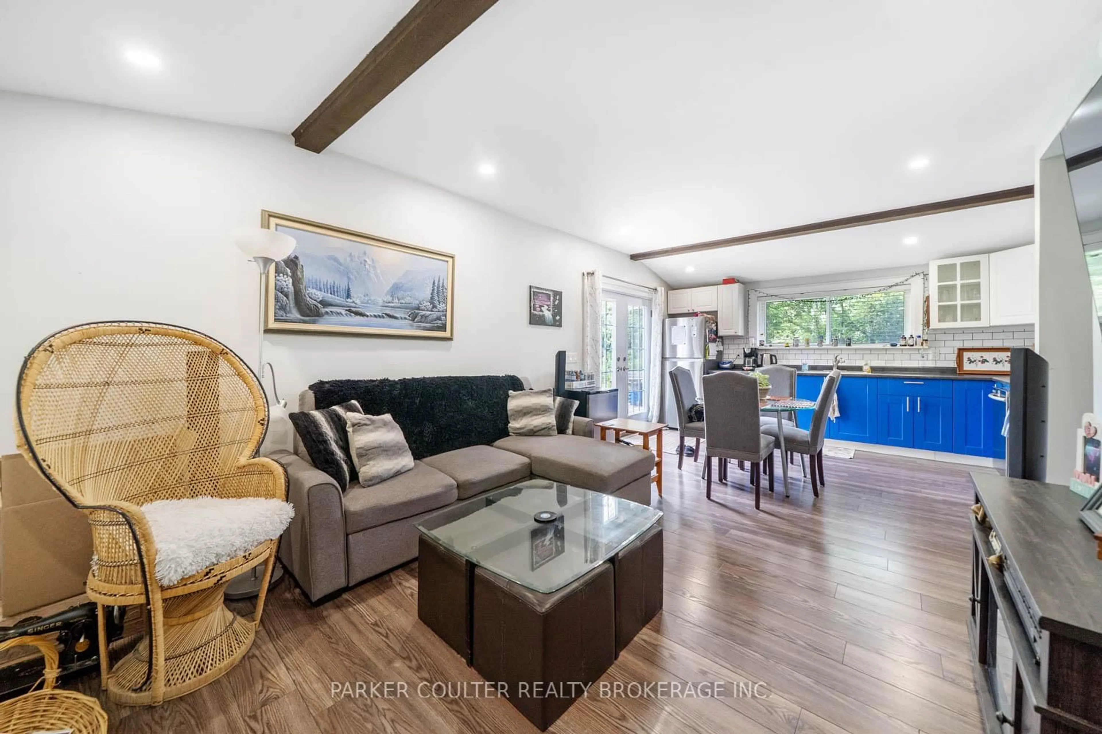 Living room with furniture, unknown for 2364 Buchanan St, Innisfil Ontario L9S 3W7
