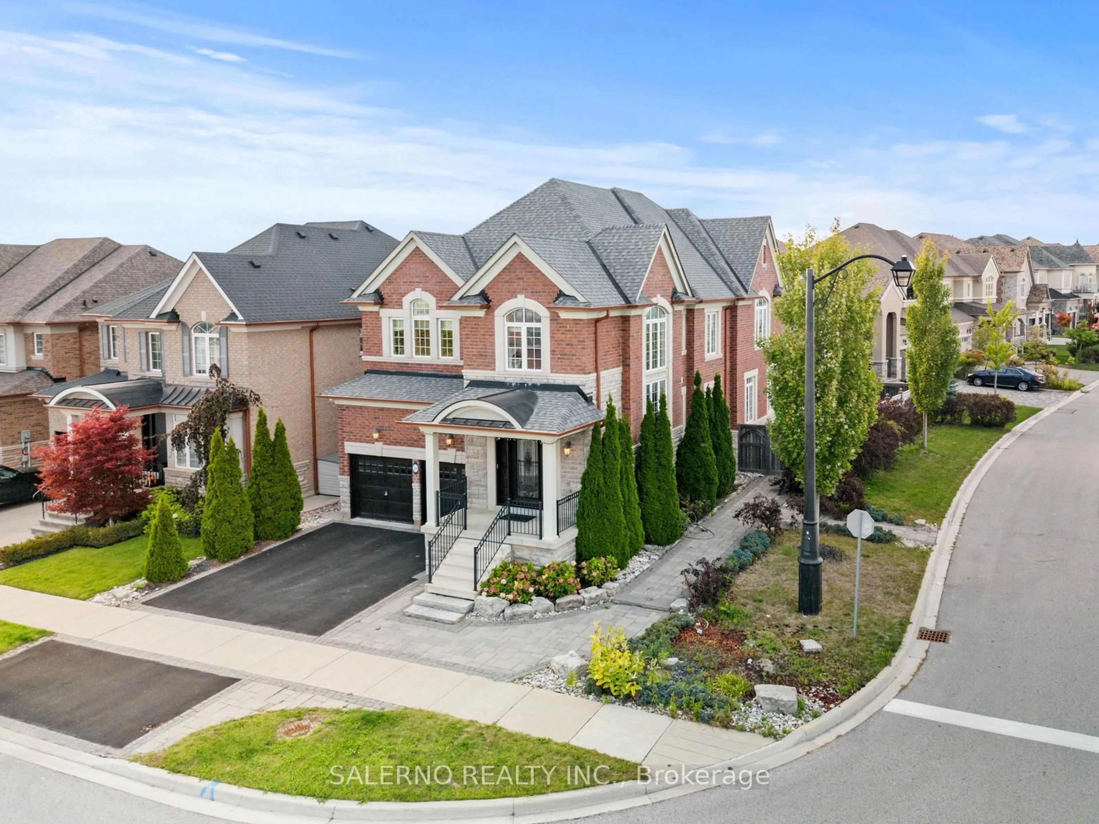 A pic from outside/outdoor area/front of a property/back of a property/a pic from drone, street for 30 Fairmont Rdge, King Ontario L0G 1N0