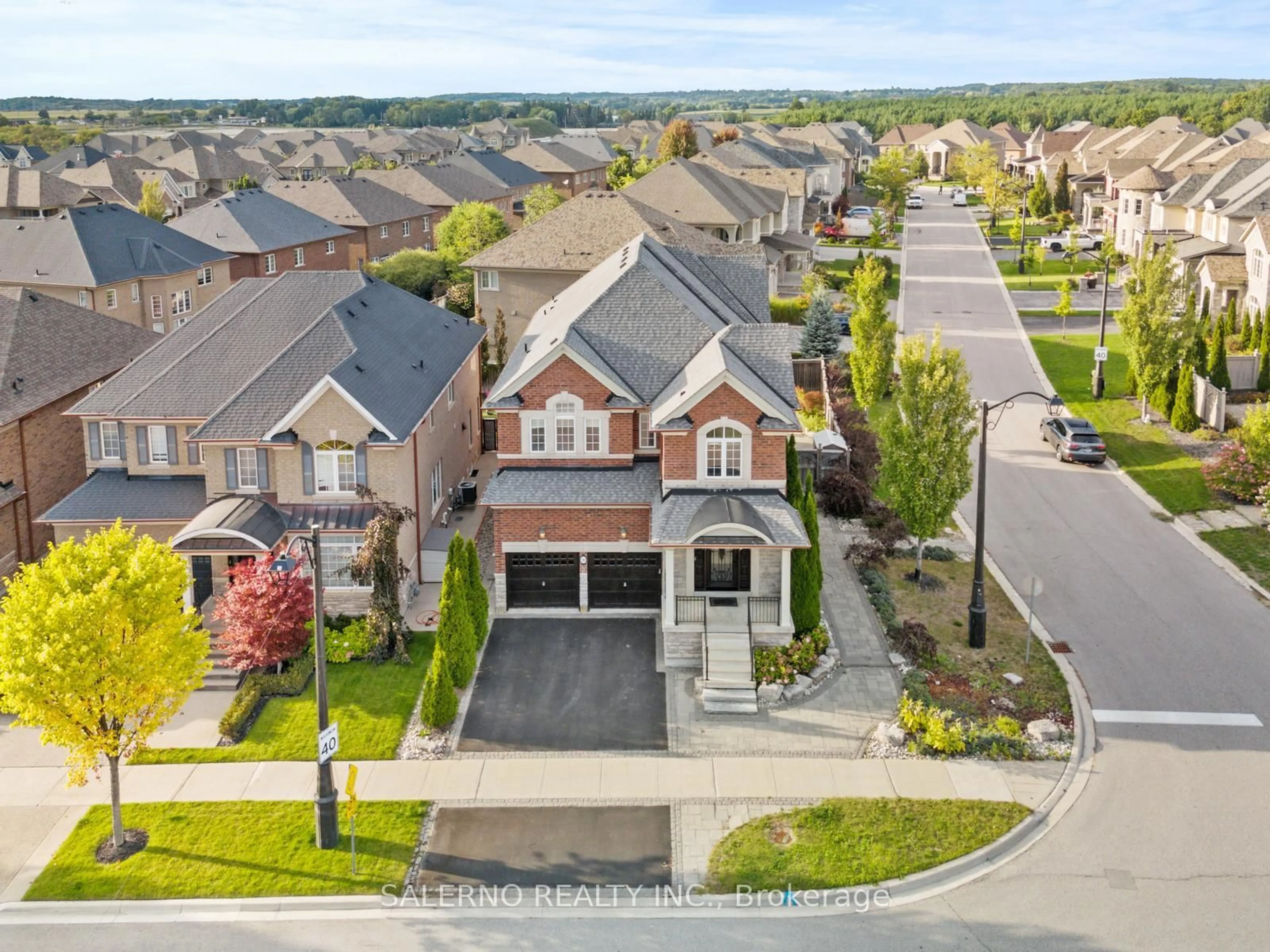 A pic from outside/outdoor area/front of a property/back of a property/a pic from drone, street for 30 Fairmont Rdge, King Ontario L0G 1N0
