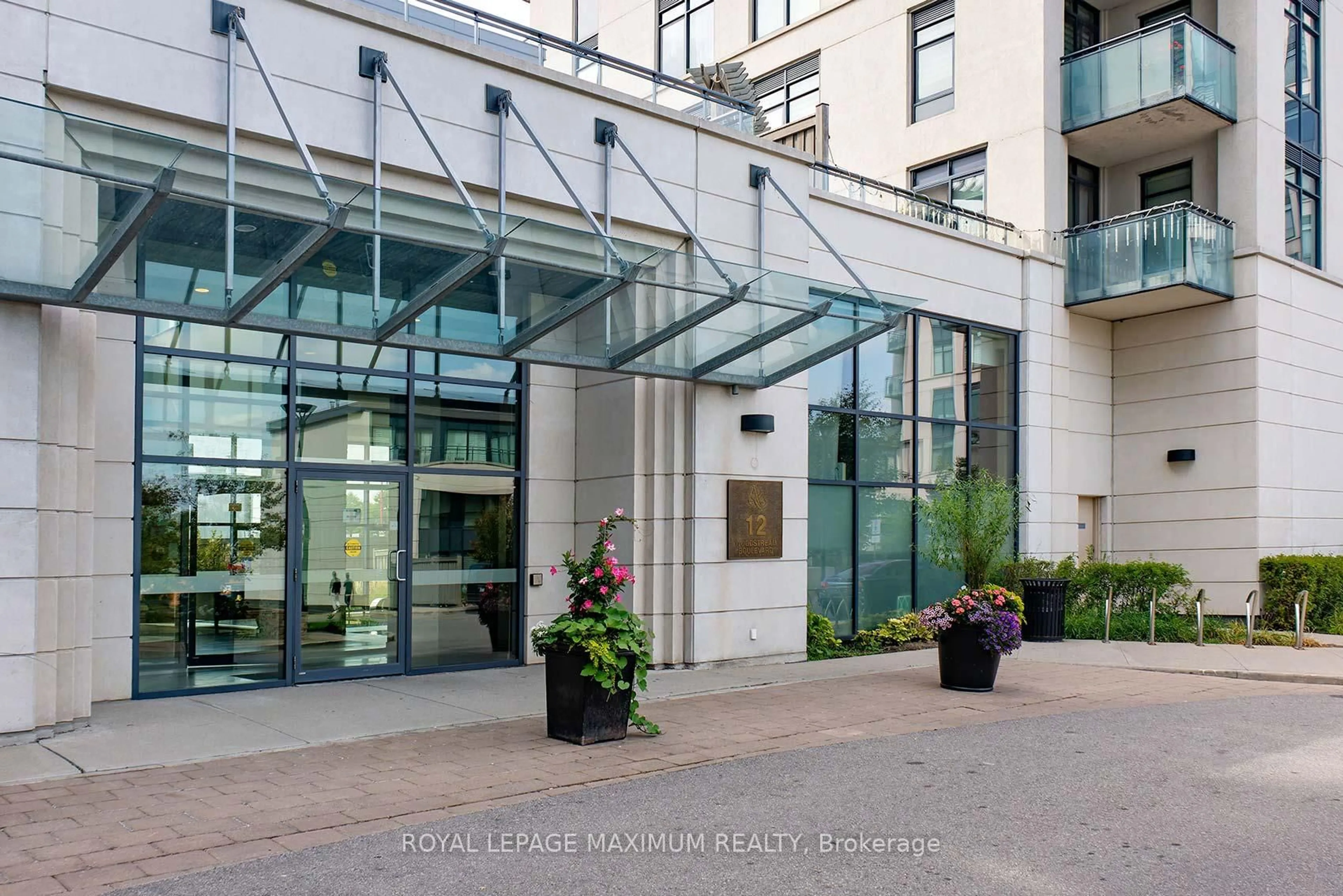 Indoor foyer for 12 Woodstream Blvd #312, Vaughan Ontario L4L 8C4