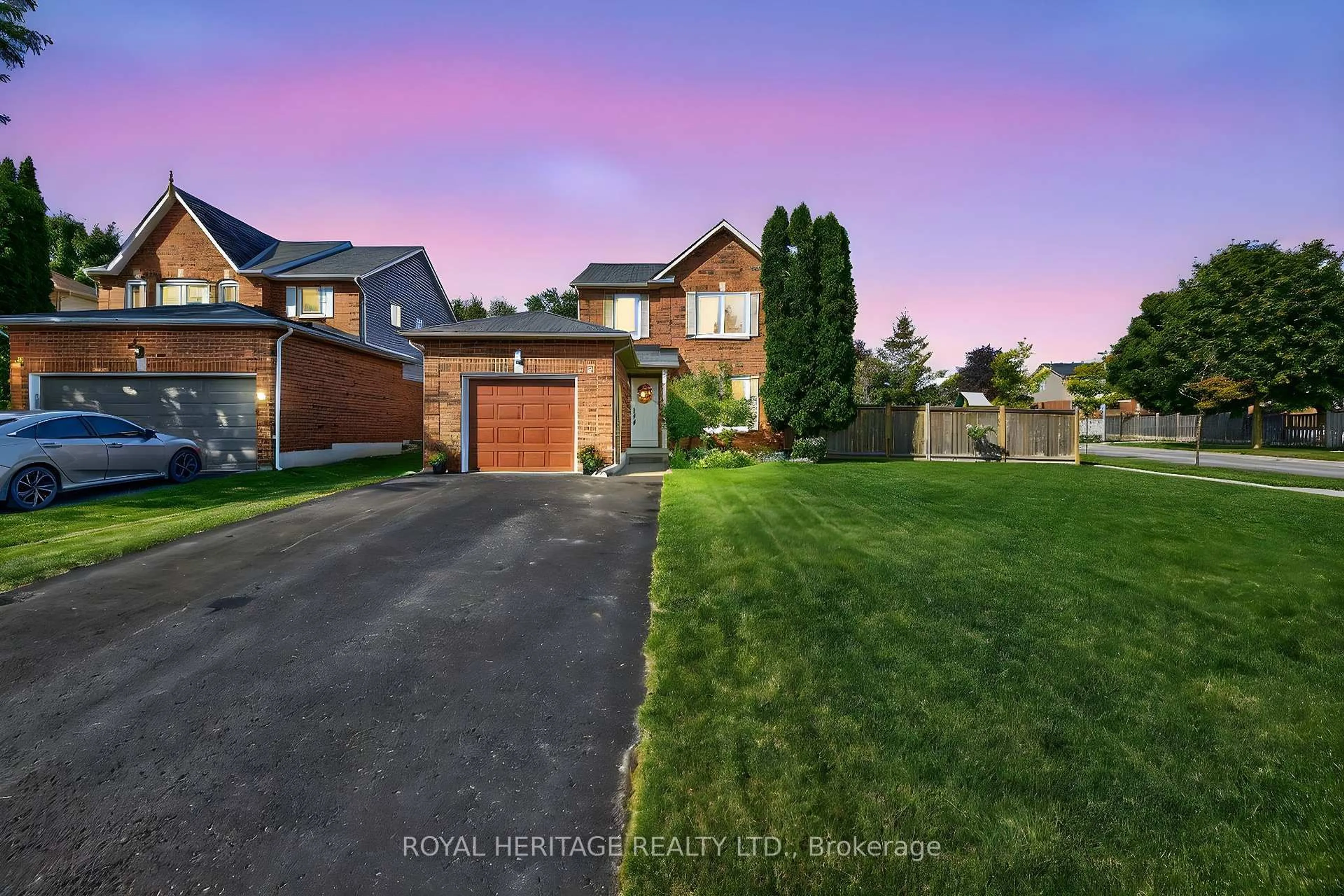 A pic from outside/outdoor area/front of a property/back of a property/a pic from drone, street for 46 Sherie Dr, Georgina Ontario L4P 3R2