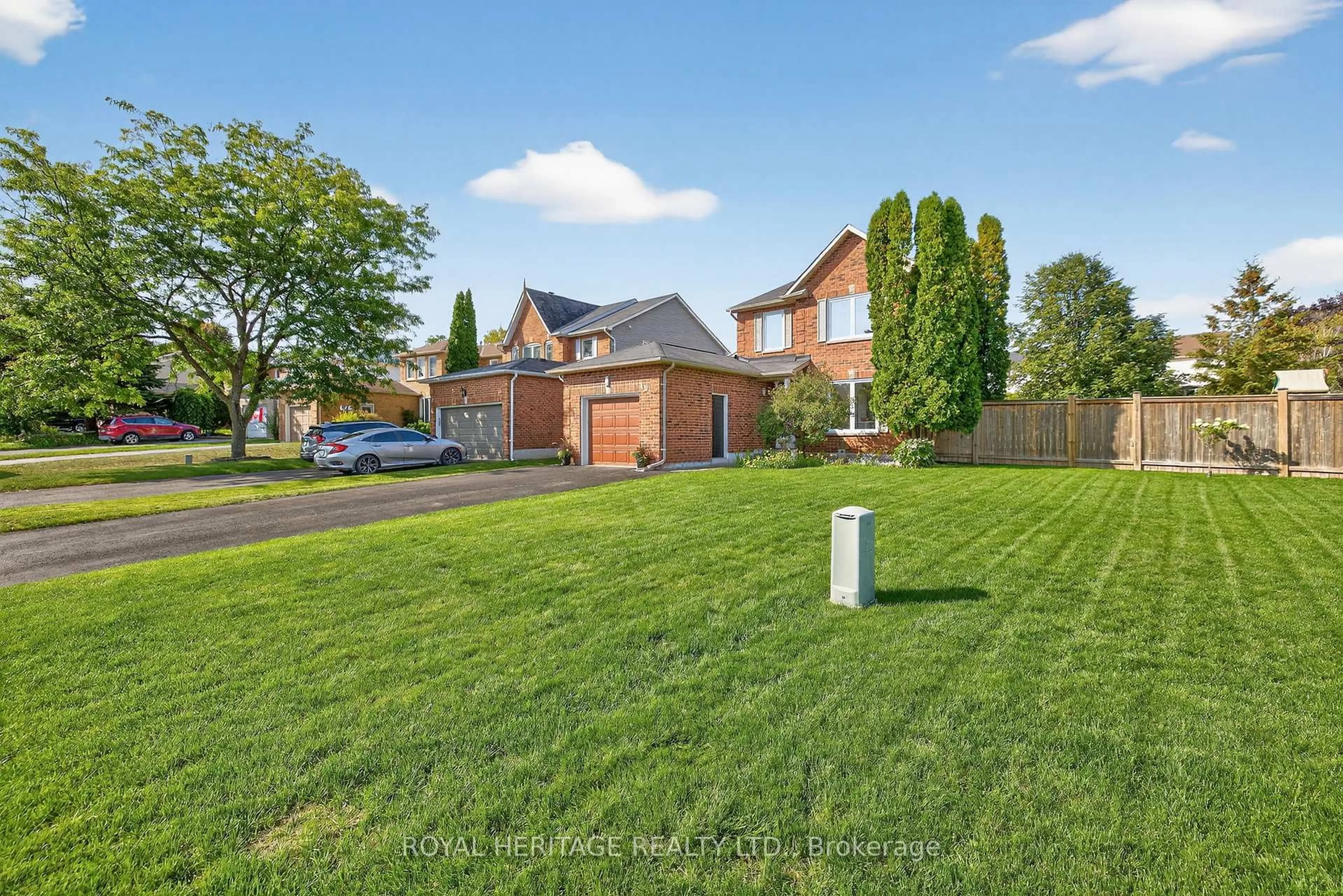 A pic from outside/outdoor area/front of a property/back of a property/a pic from drone, street for 46 Sherie Dr, Georgina Ontario L4P 3R2