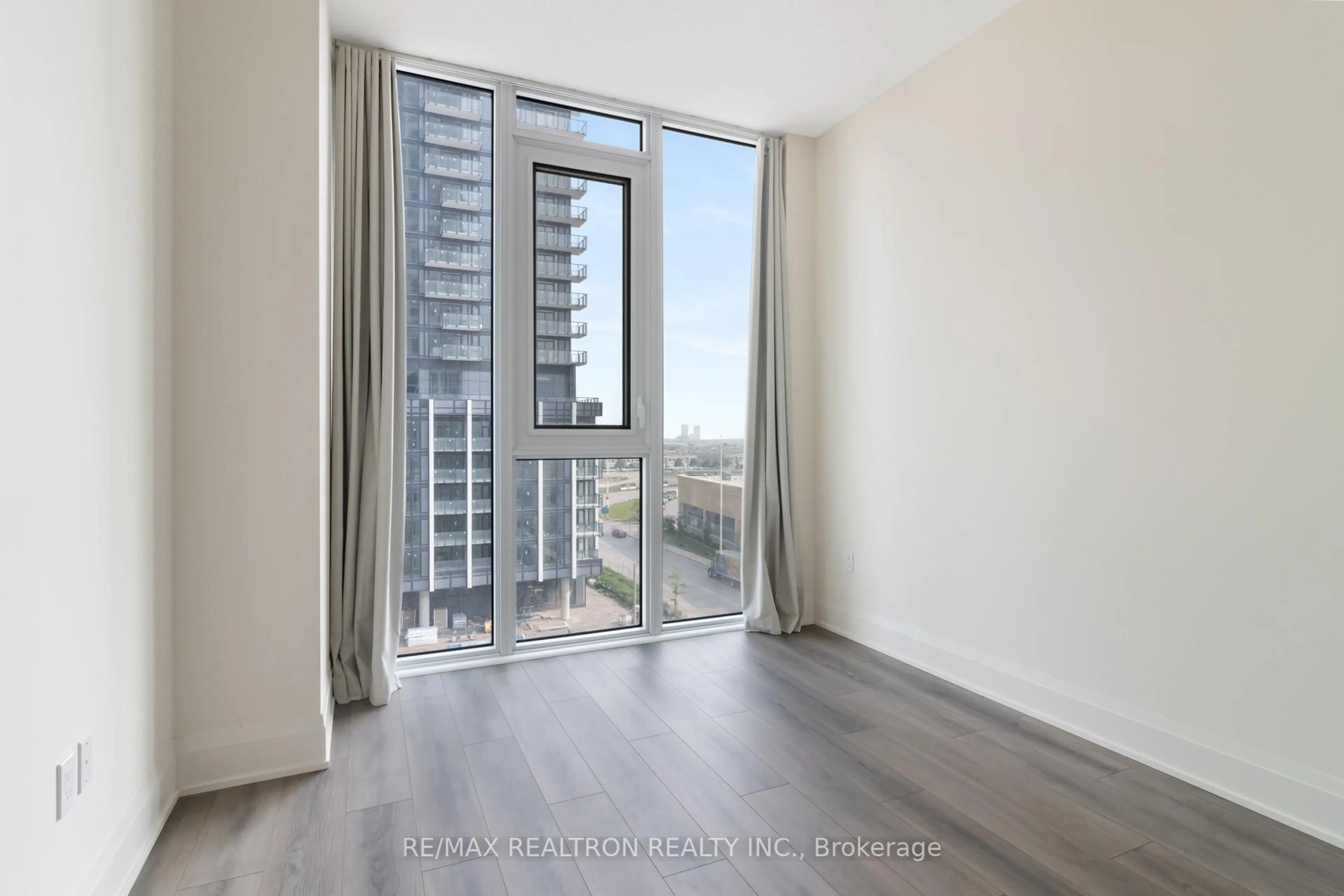 A pic of a room for 9000 Jane St #620, Vaughan Ontario L4K 0M6