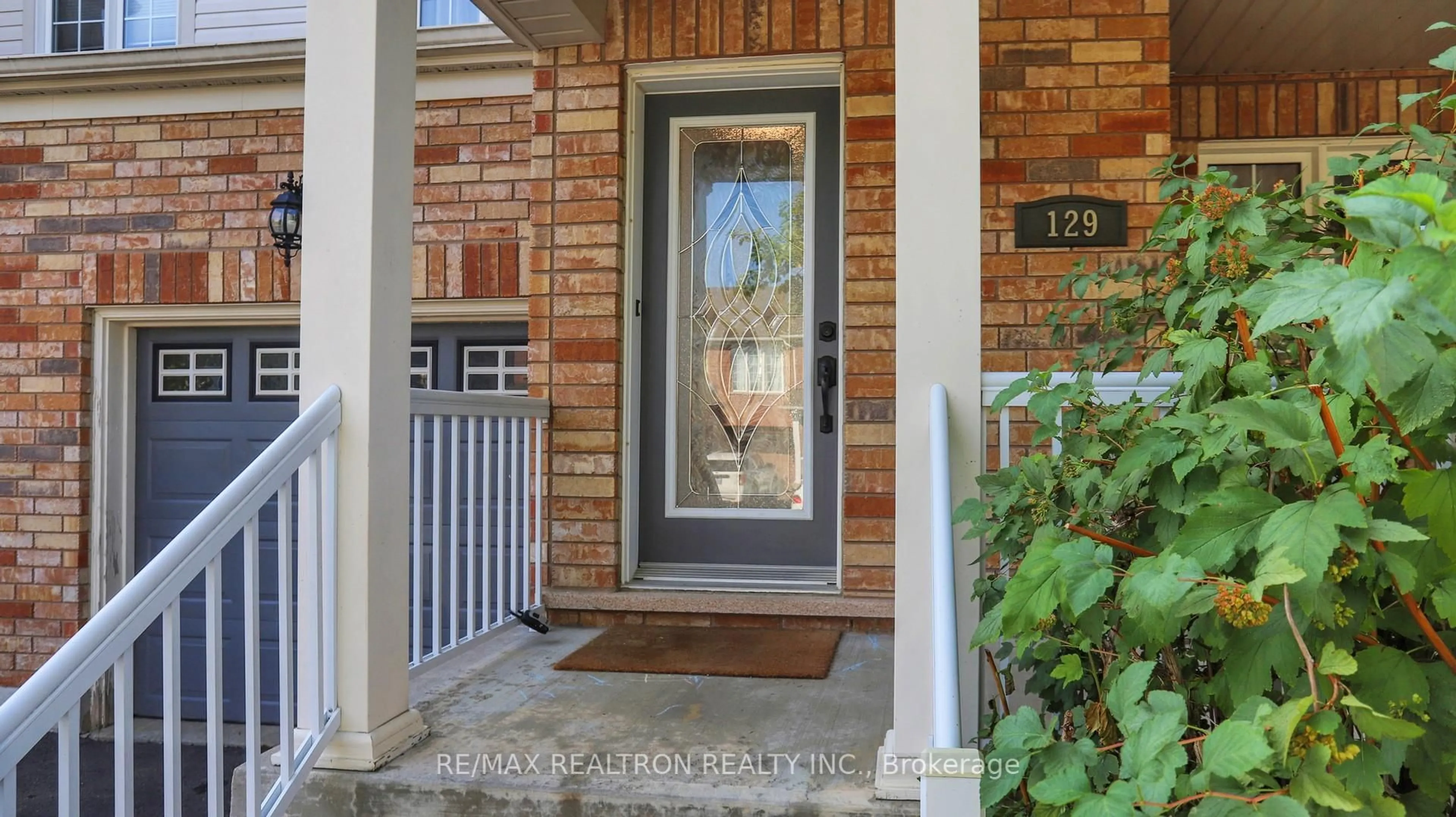 Indoor entryway for 129 Mynden Way, Newmarket Ontario L3X 3B7