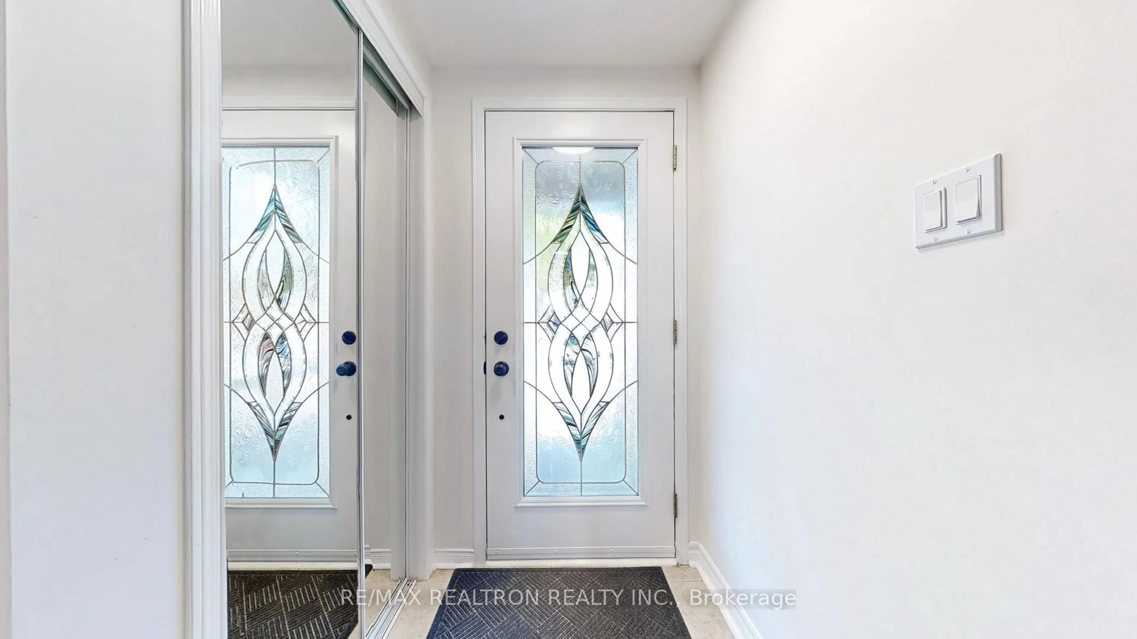 Indoor entryway for 129 Mynden Way, Newmarket Ontario L3X 3B7