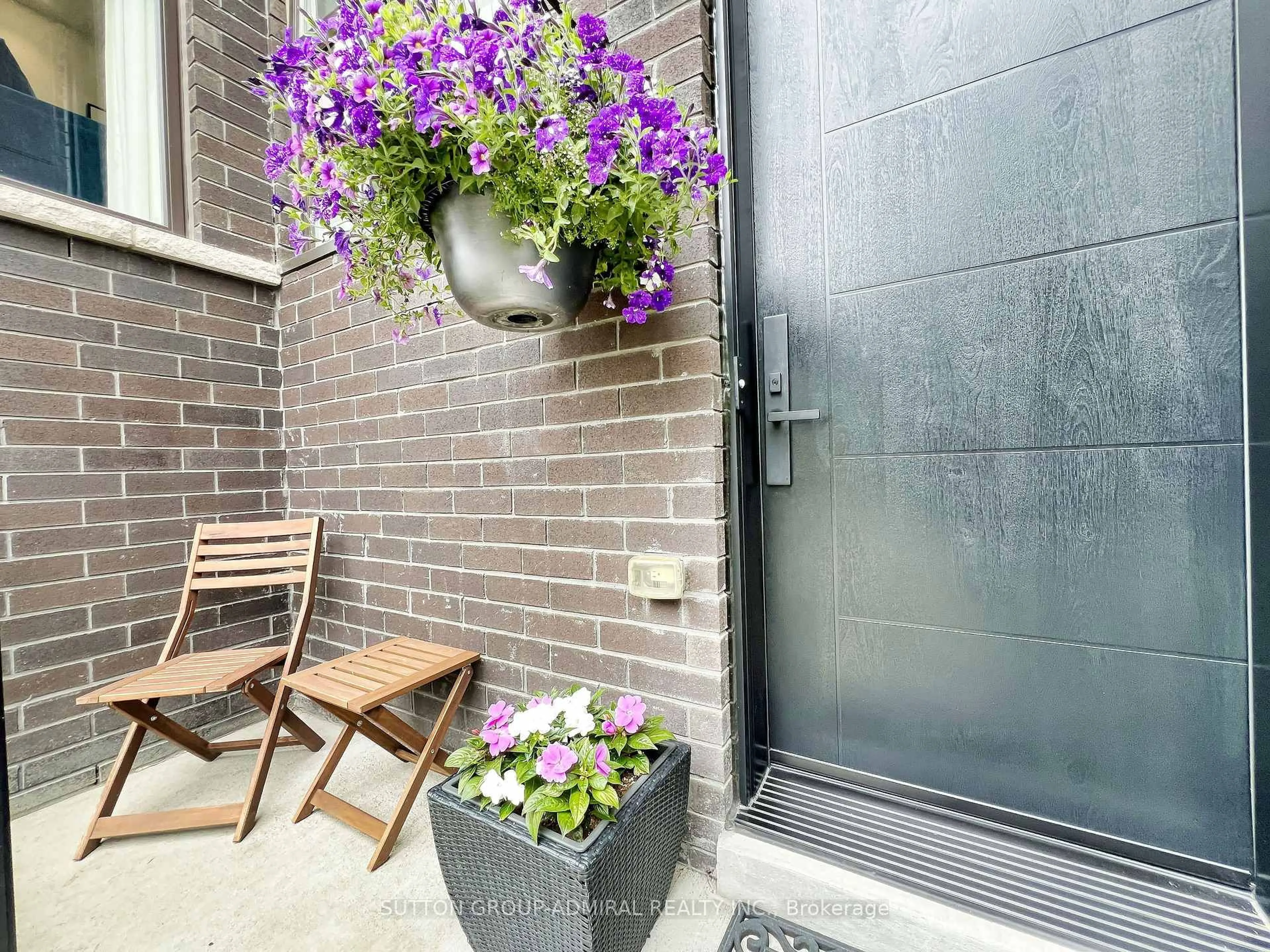 Indoor entryway for 4 Sable Rd, Vaughan Ontario L4J 0K1