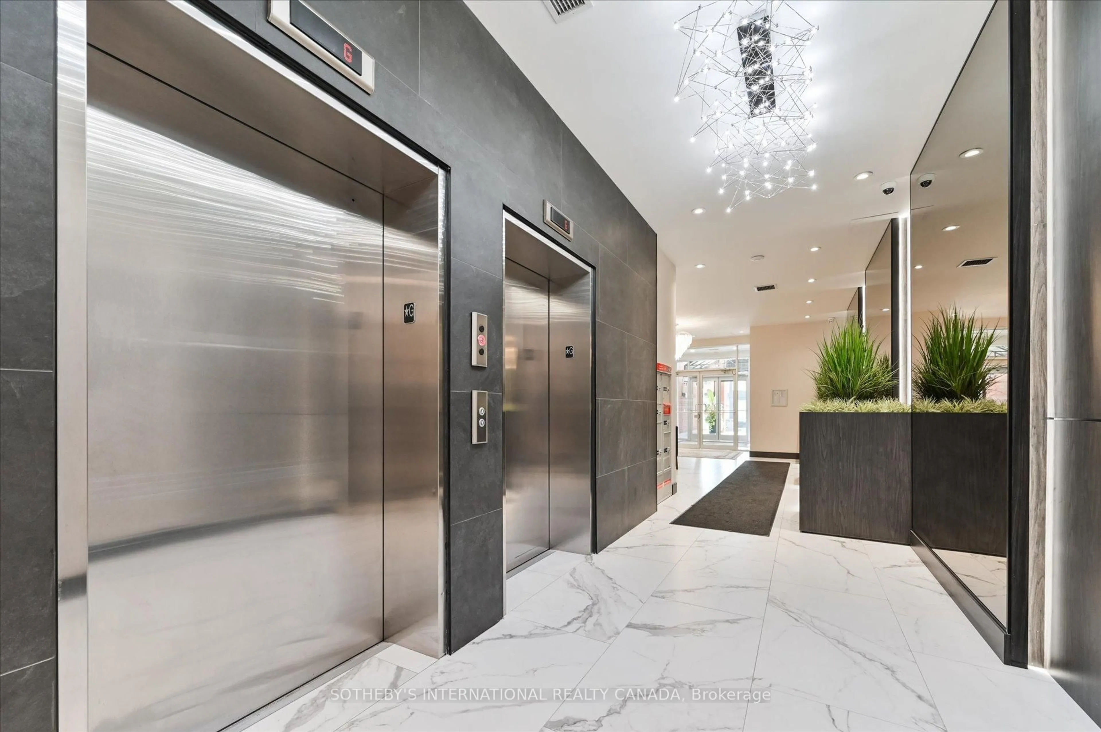 Indoor foyer for 160 Woodbridge Ave #409, Vaughan Ontario L4L 0B8