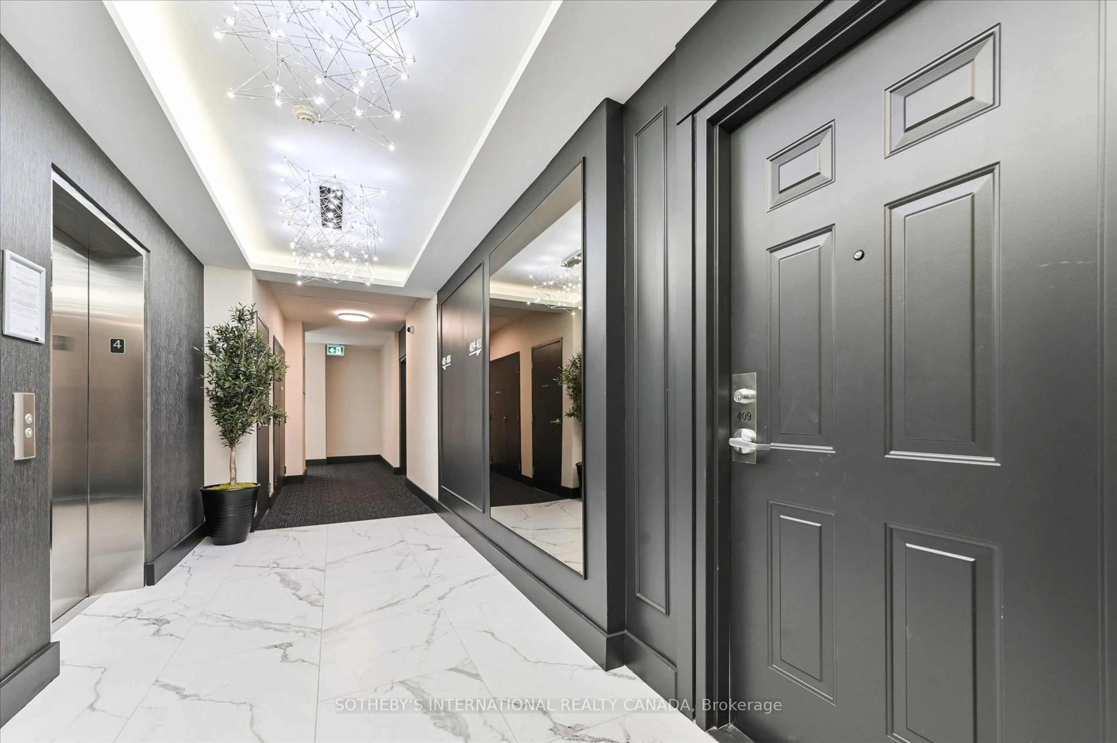 Indoor foyer for 160 Woodbridge Ave #409, Vaughan Ontario L4L 0B8