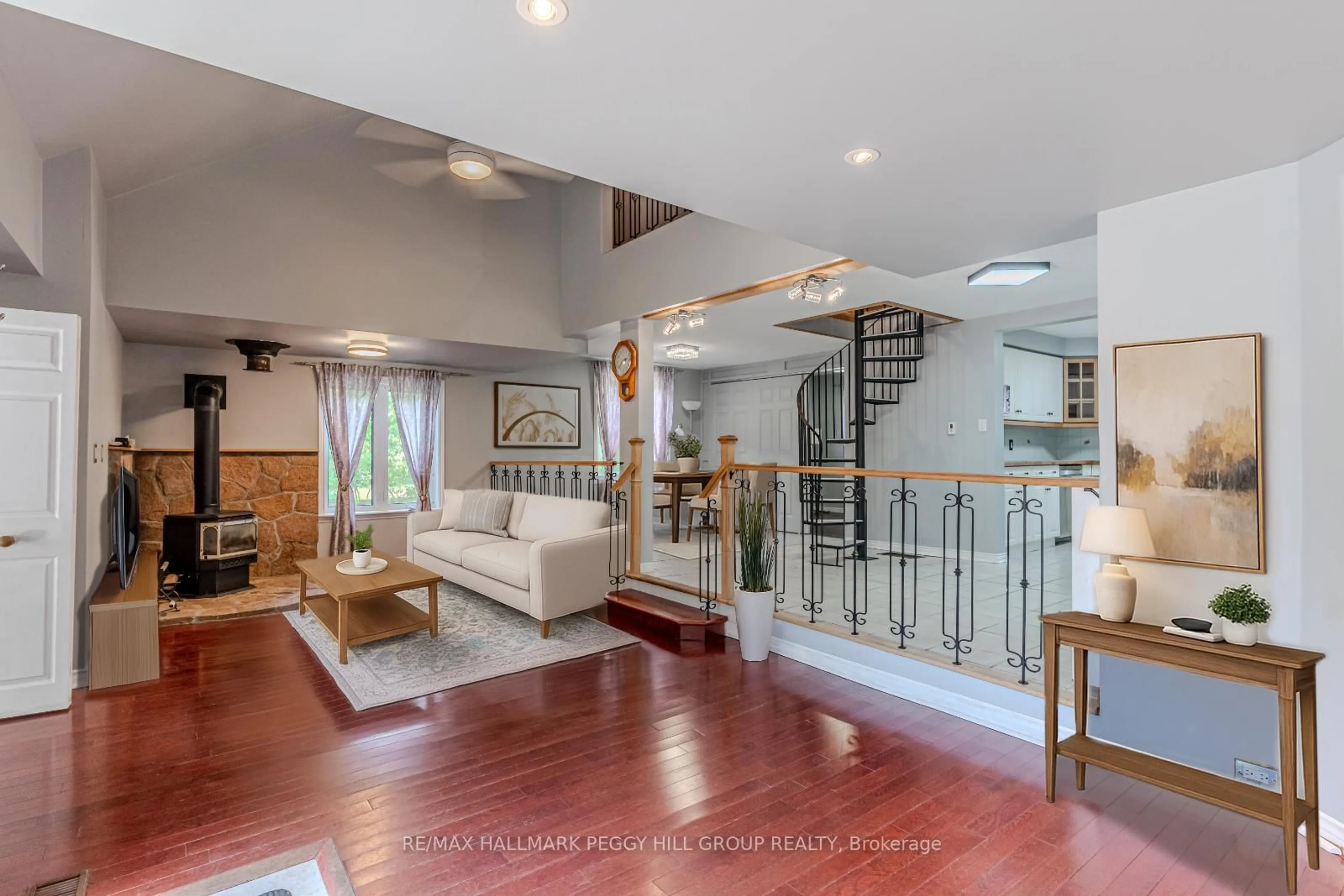 Indoor foyer for 9007 Webster Rd, Adjala-Tosorontio Ontario L0M 1K0
