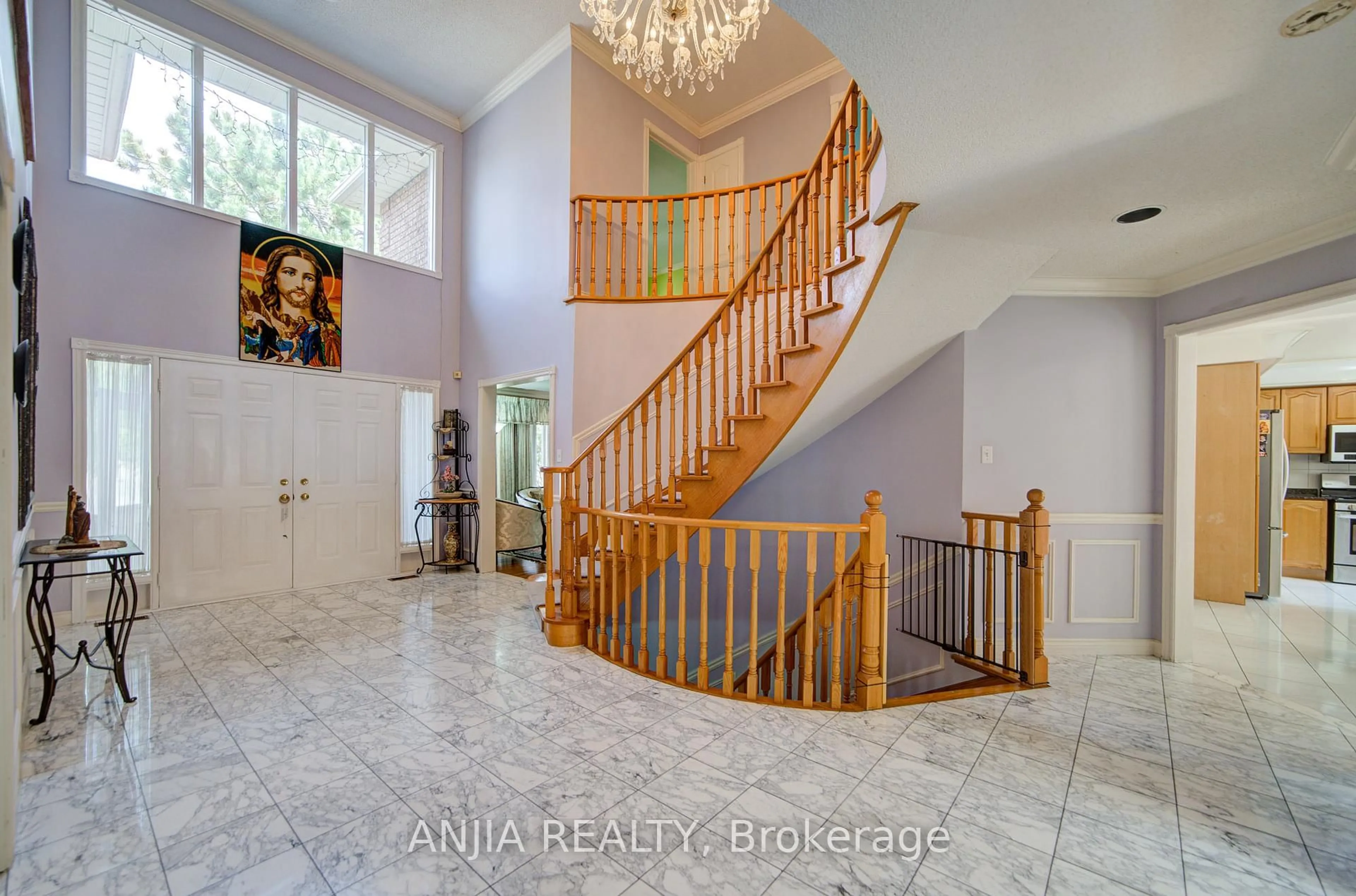 Indoor entryway for 20 Lady Lynn Cres, Richmond Hill Ontario L4B 3V4