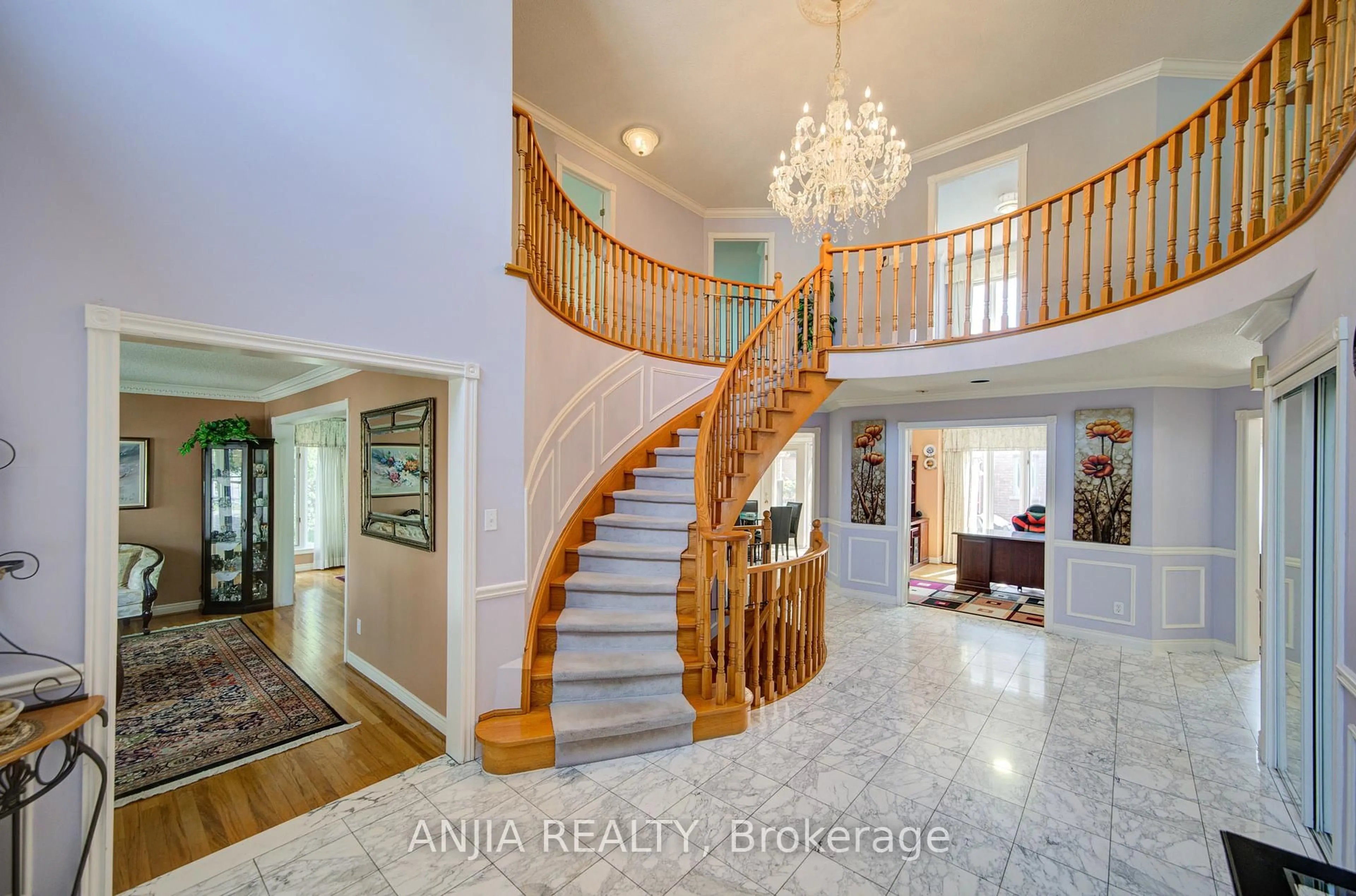 Indoor foyer for 20 Lady Lynn Cres, Richmond Hill Ontario L4B 3V4
