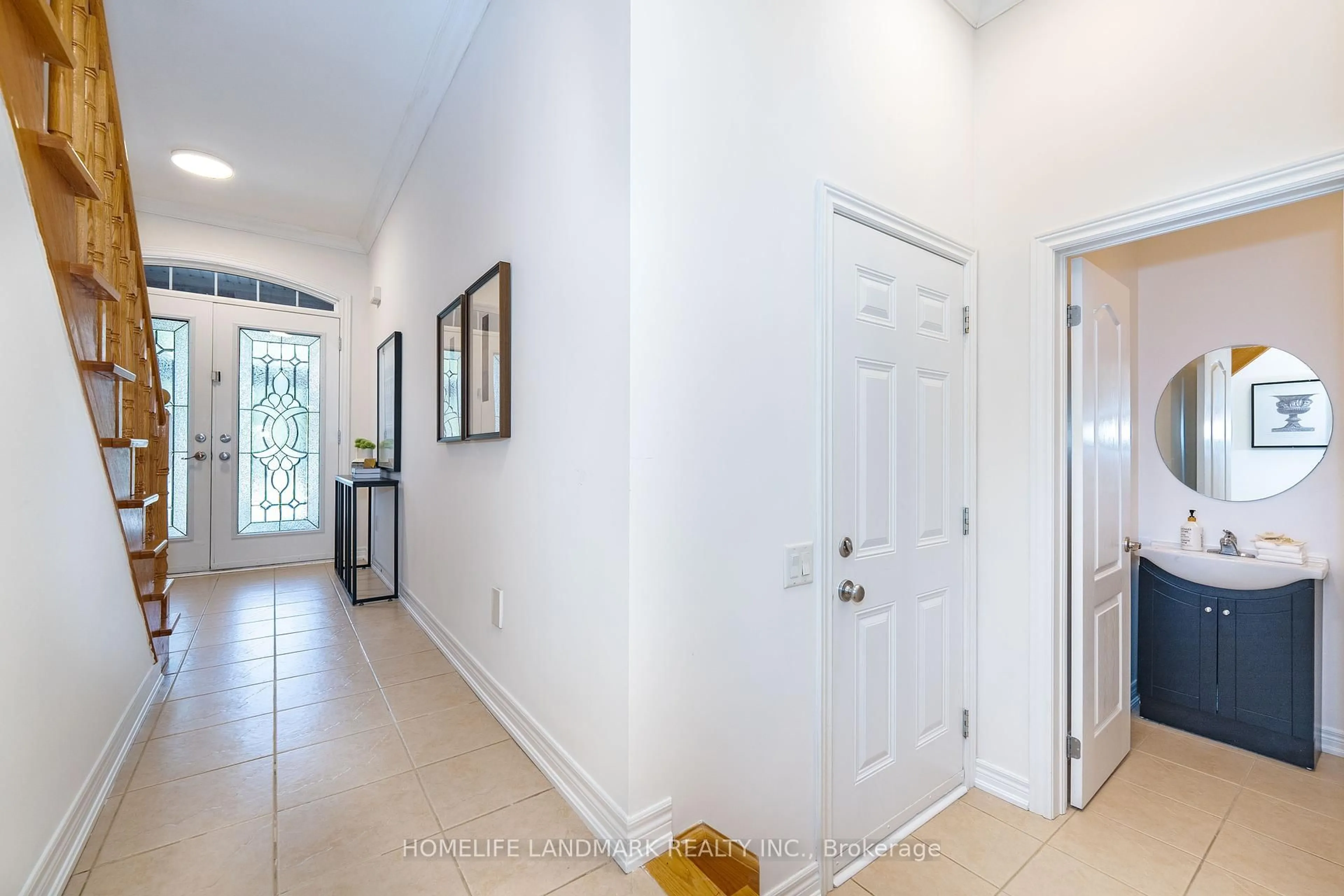 Indoor entryway for 42 Torah Gate, Vaughan Ontario L6A 0H3