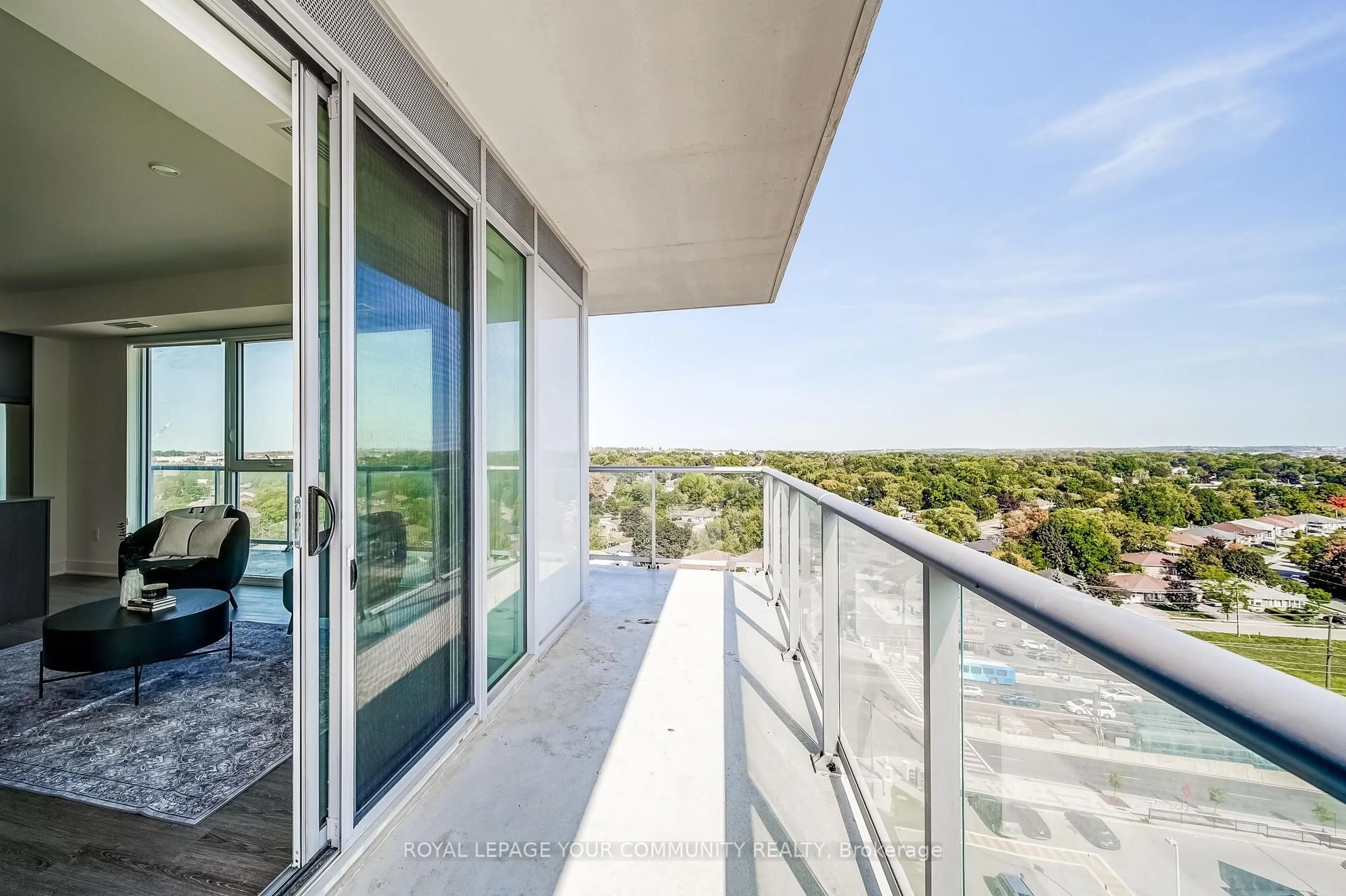 Balcony in the apartment, water/lake/river/ocean view for 185 Deerfield Rd #1110, Newmarket Ontario L3Y 0G7