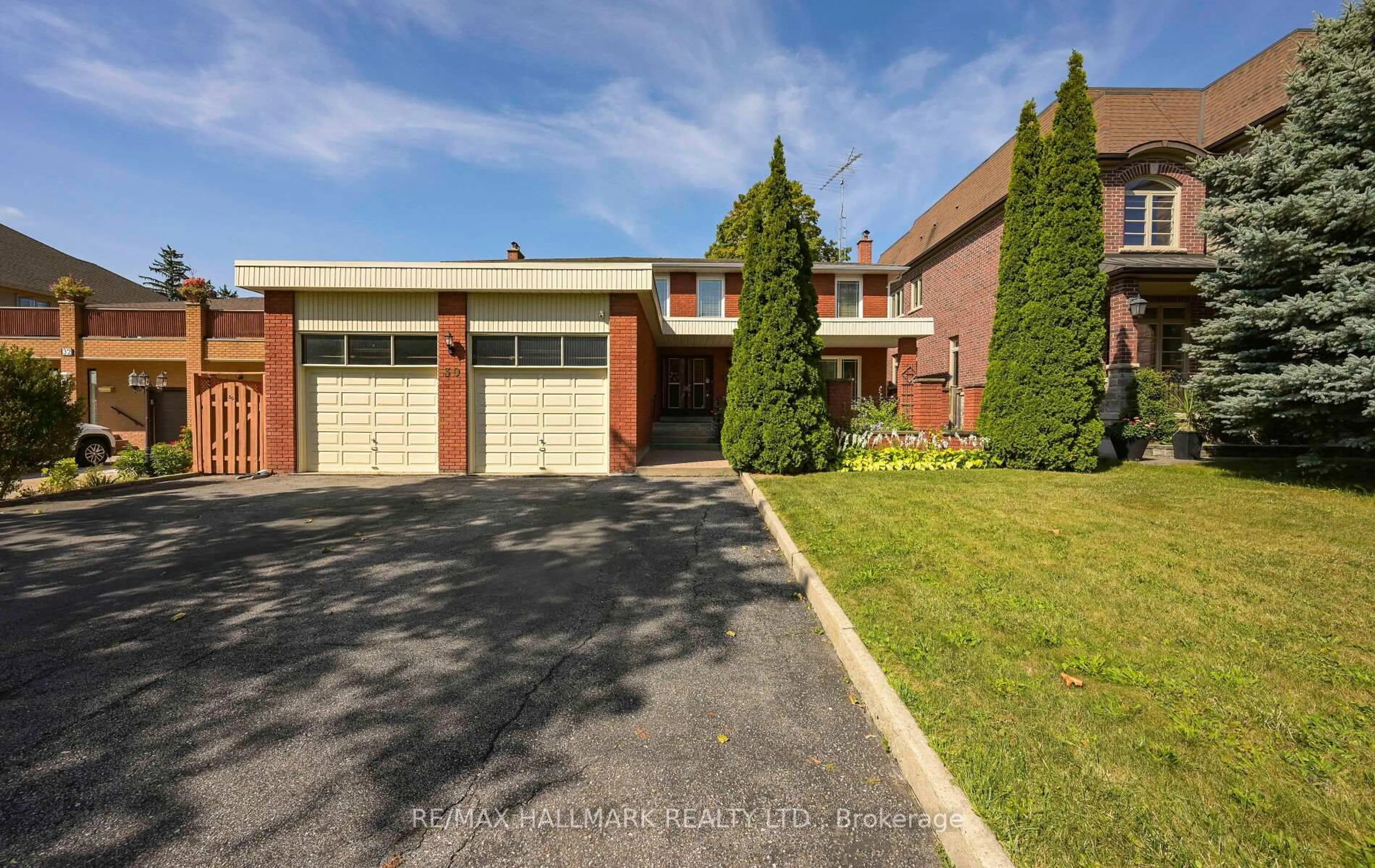 Home with brick exterior material, street for 30 Oak Ave, Richmond Hill Ontario L4C 6R7